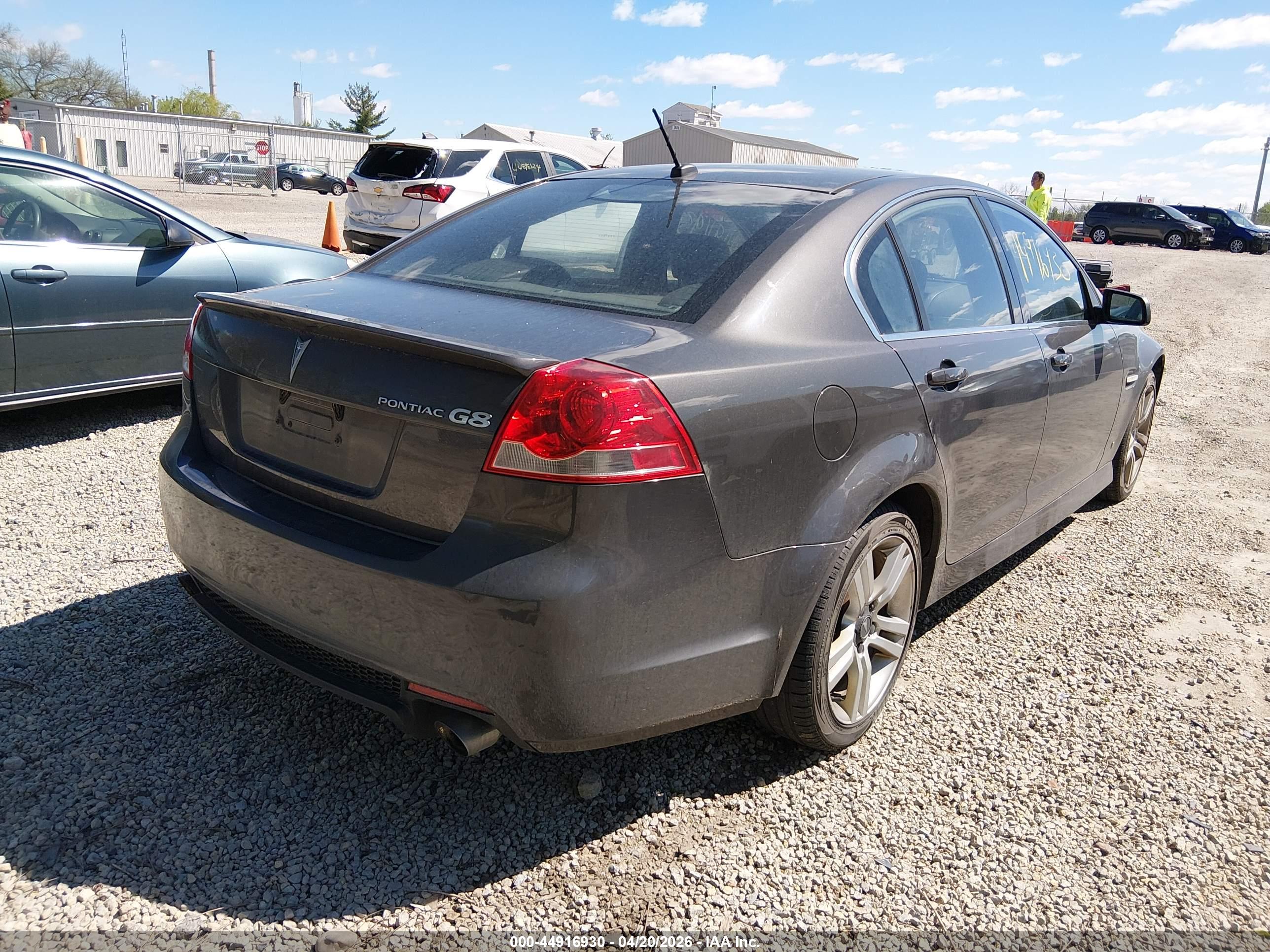 PONTIAC G8 image 4
