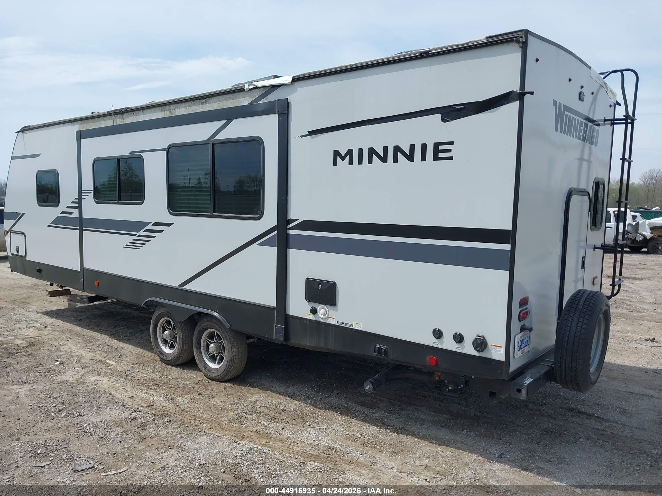 WINNEBAGO MINNIE image 3
