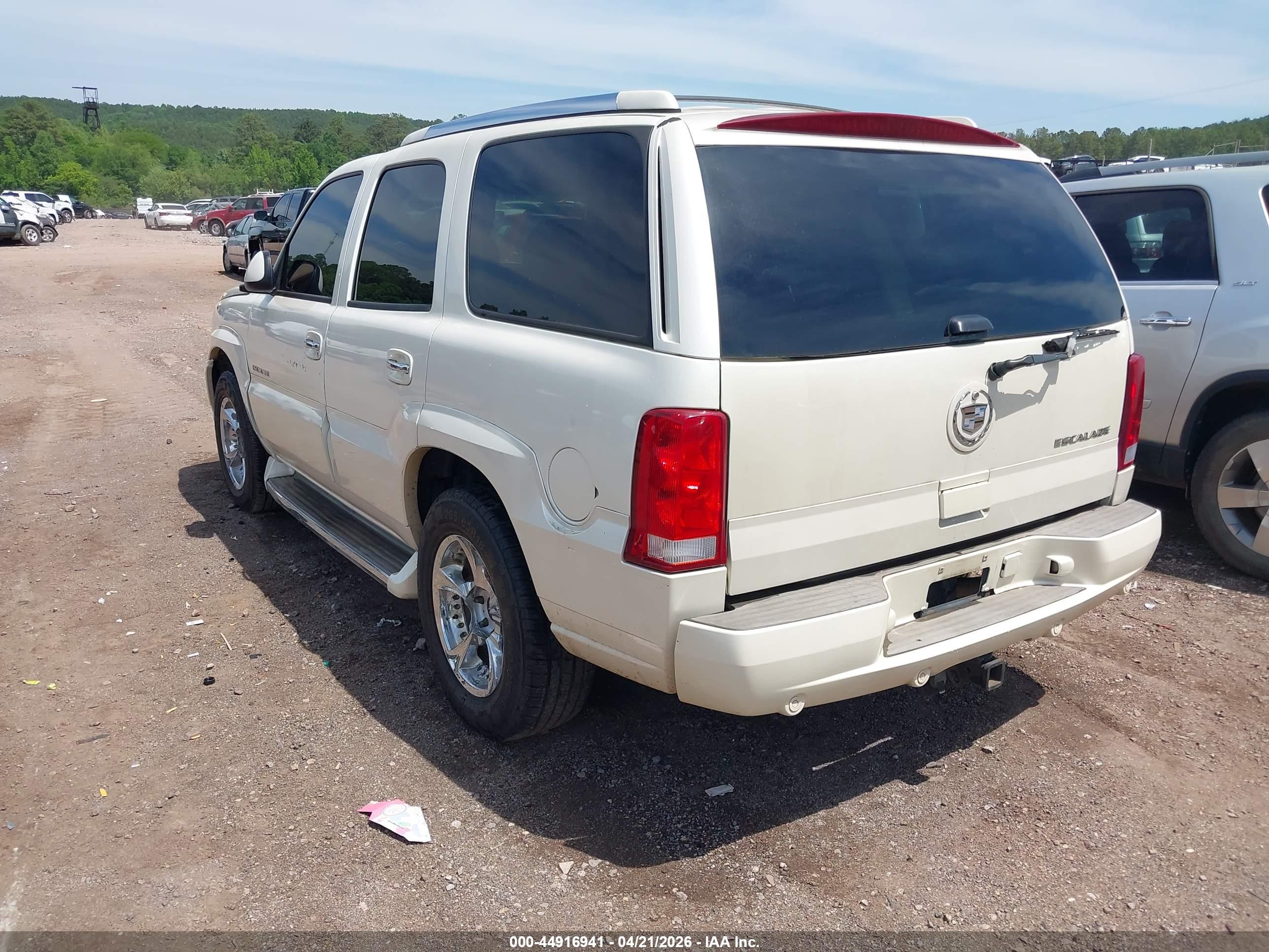 CADILLAC ESCALADE image 3