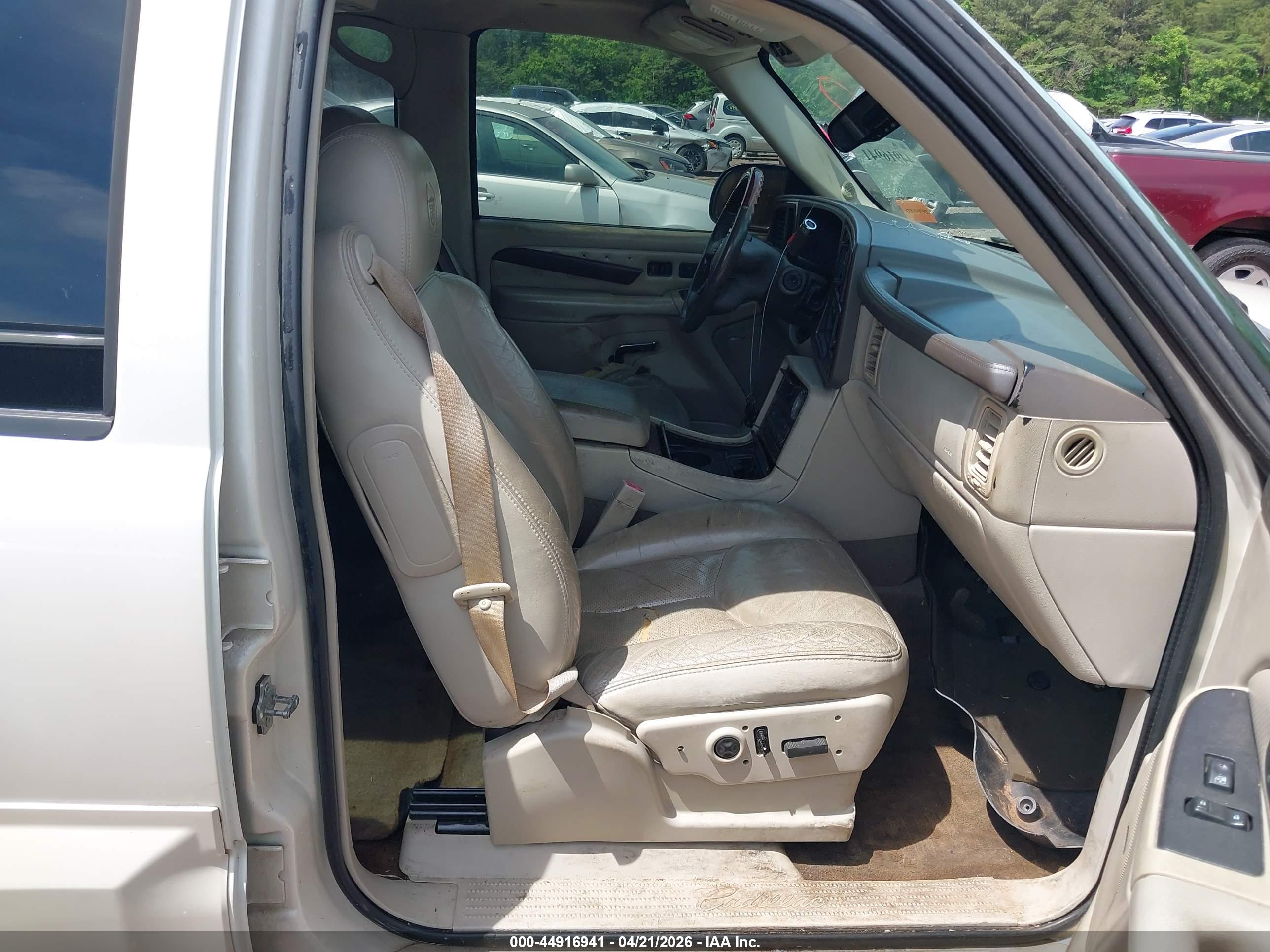 CADILLAC ESCALADE image 5