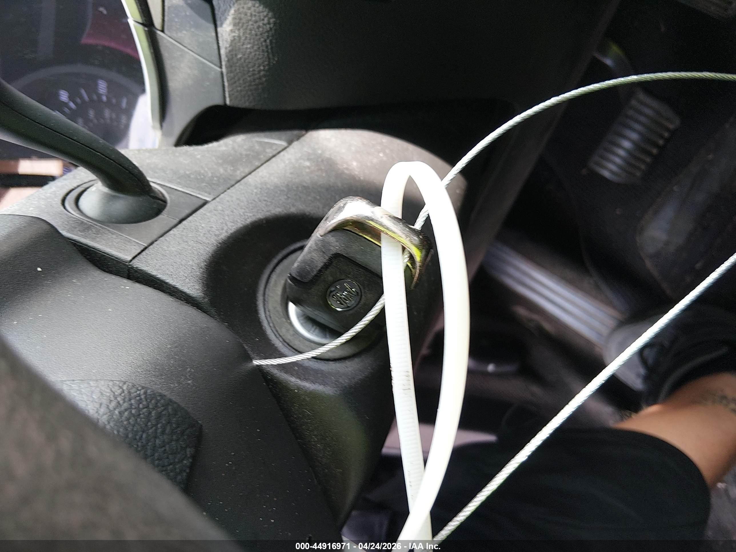 FORD FUSION image 11