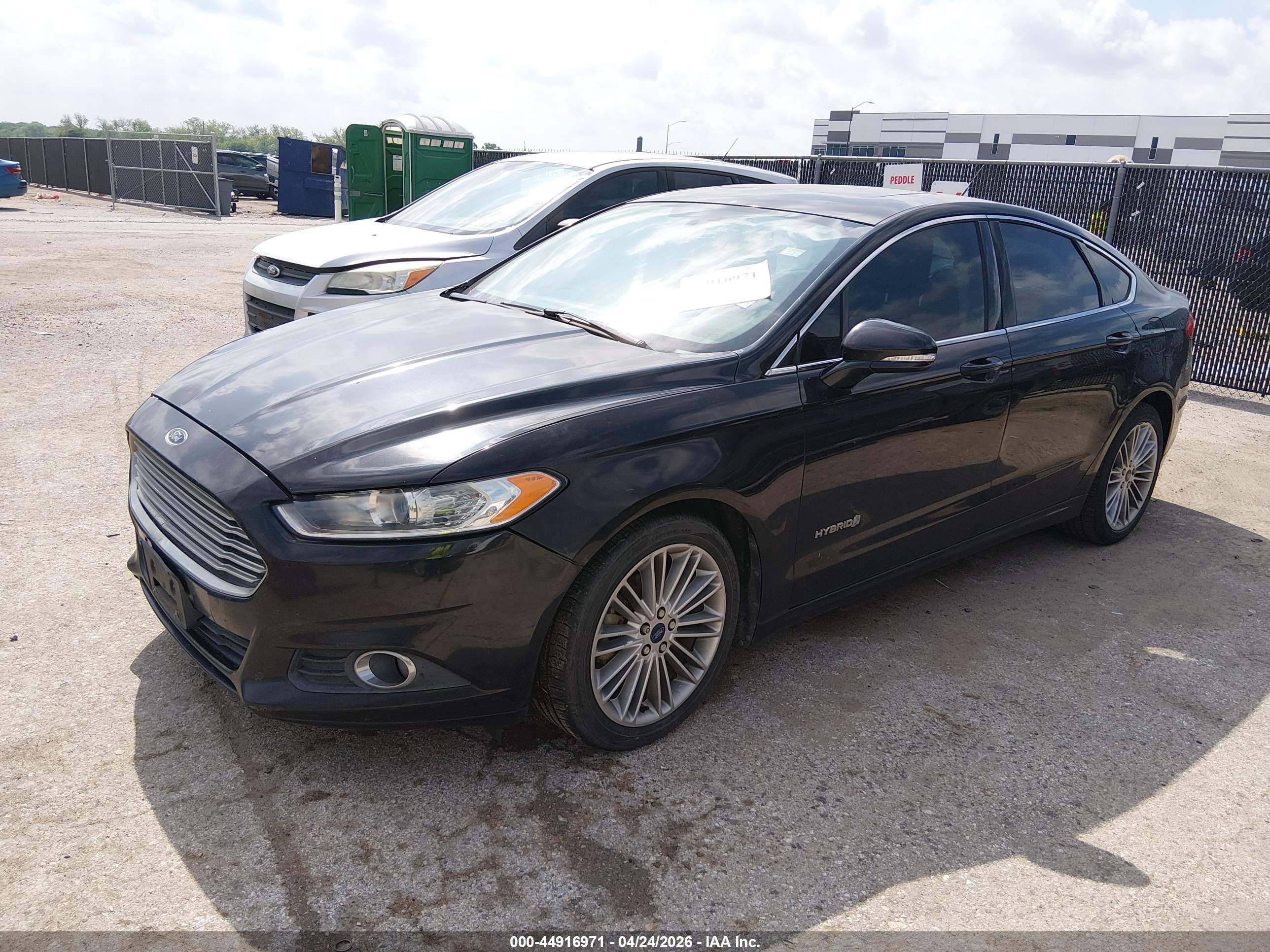 FORD FUSION image 2