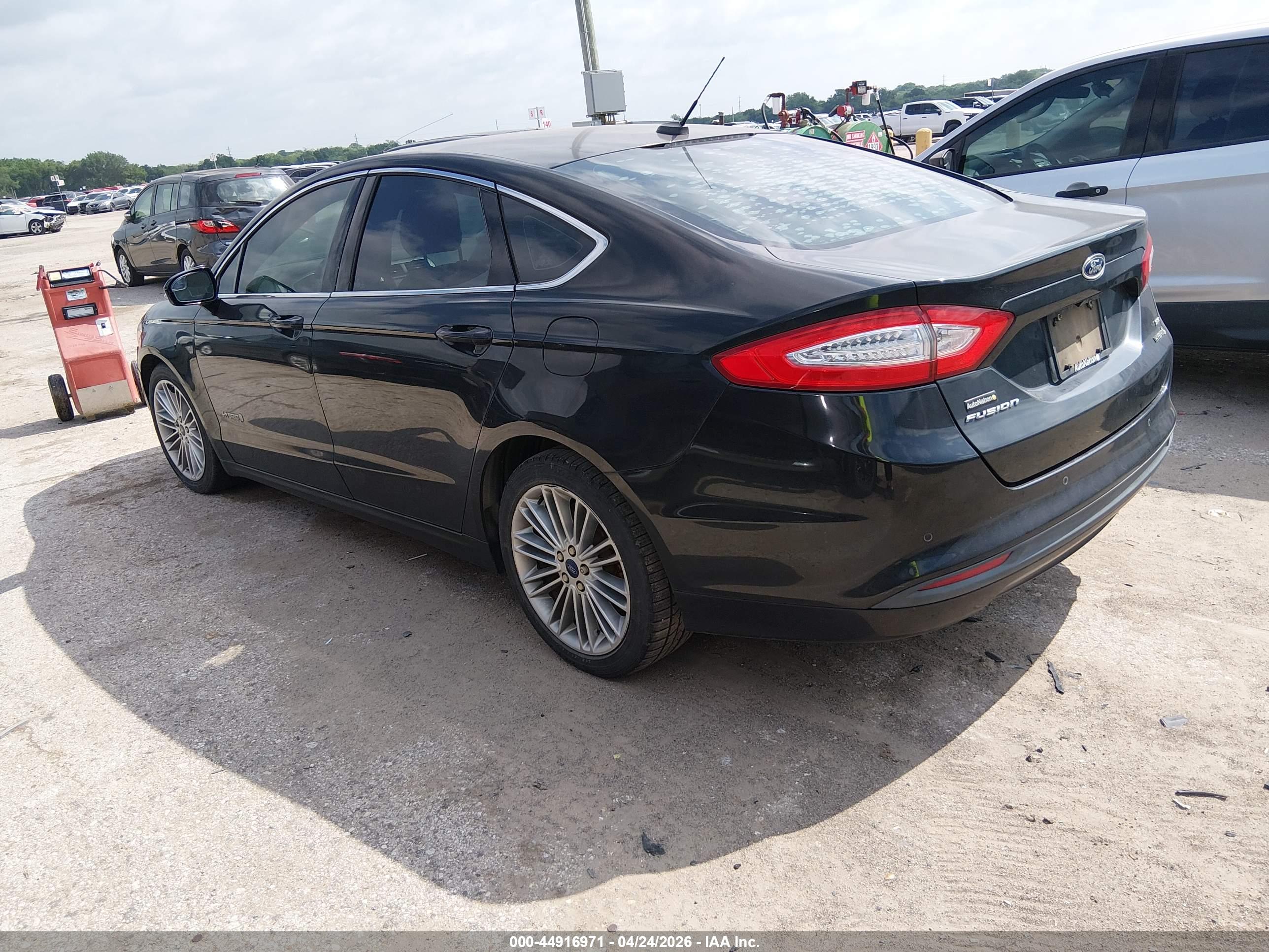 FORD FUSION image 3