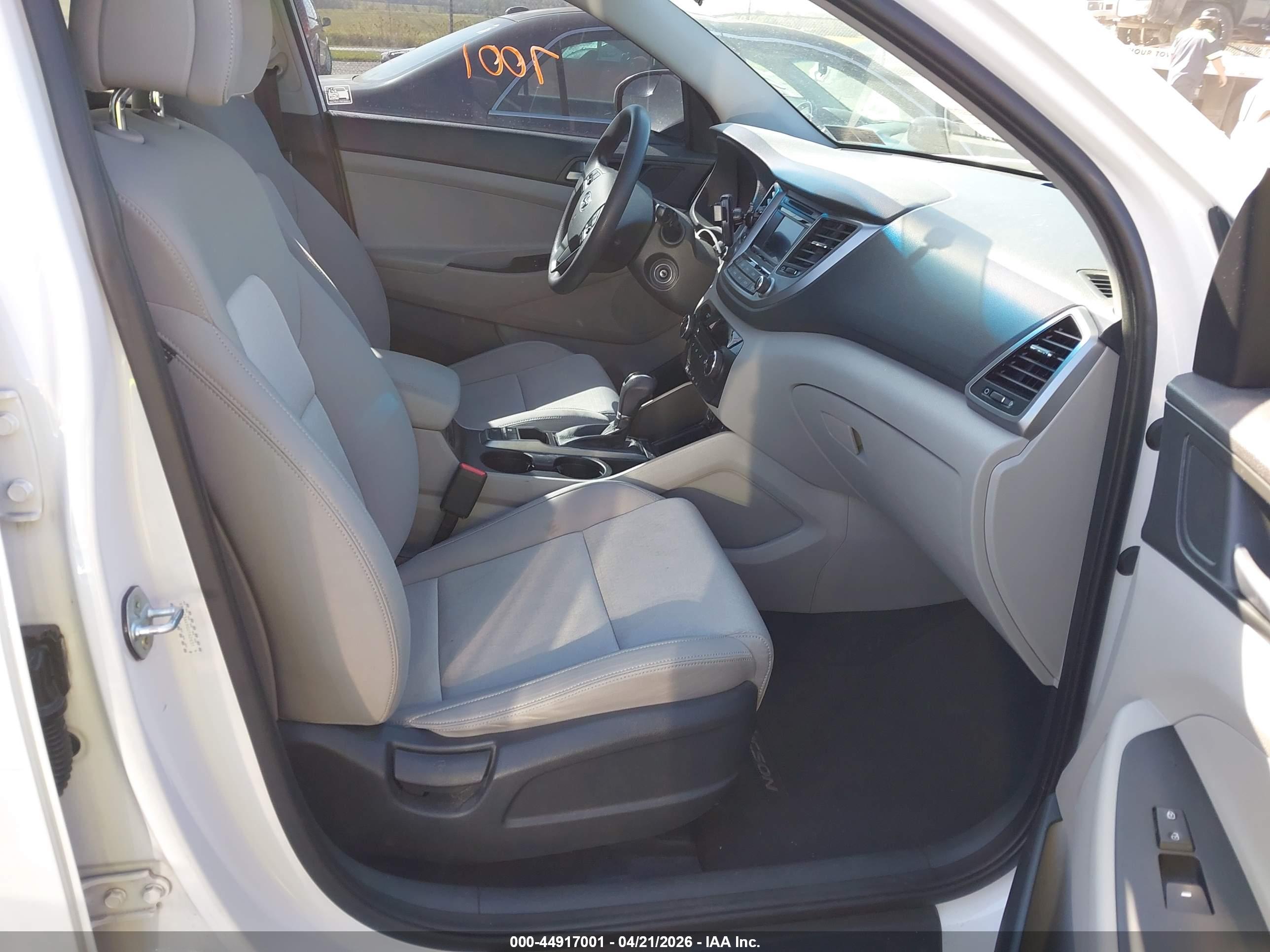 HYUNDAI TUCSON image 5