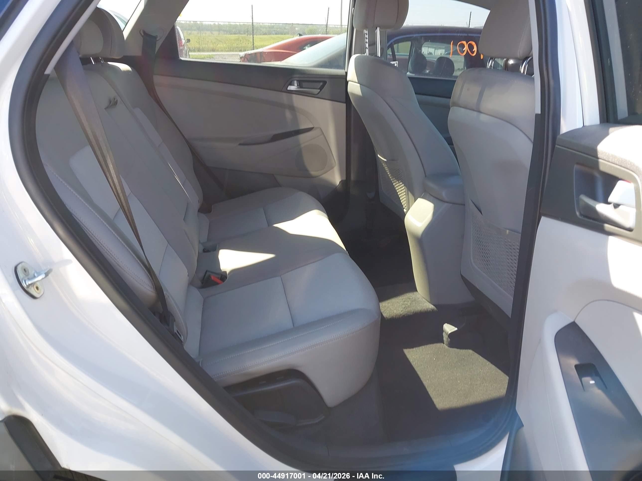 HYUNDAI TUCSON image 8