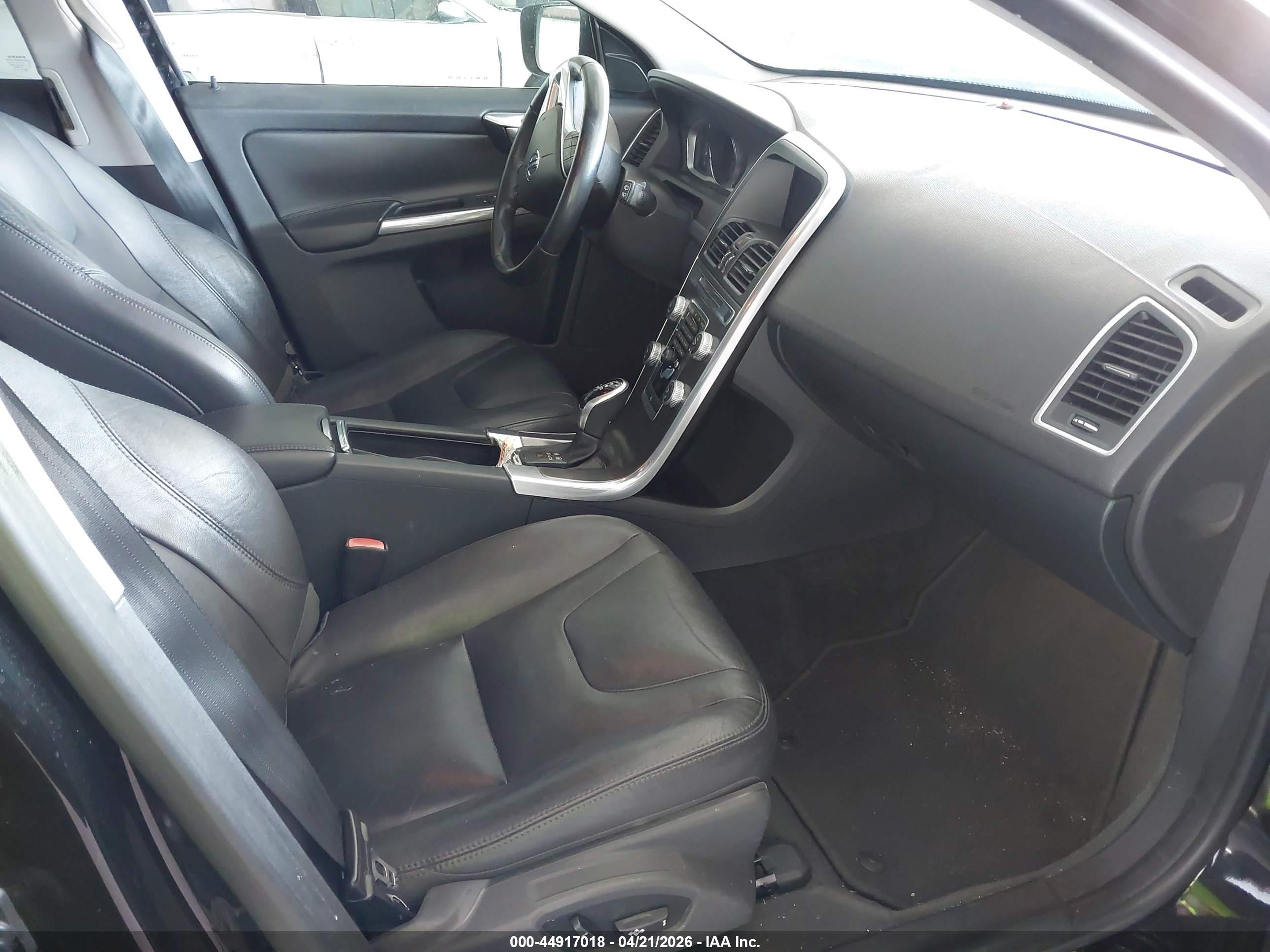 VOLVO XC60 image 5