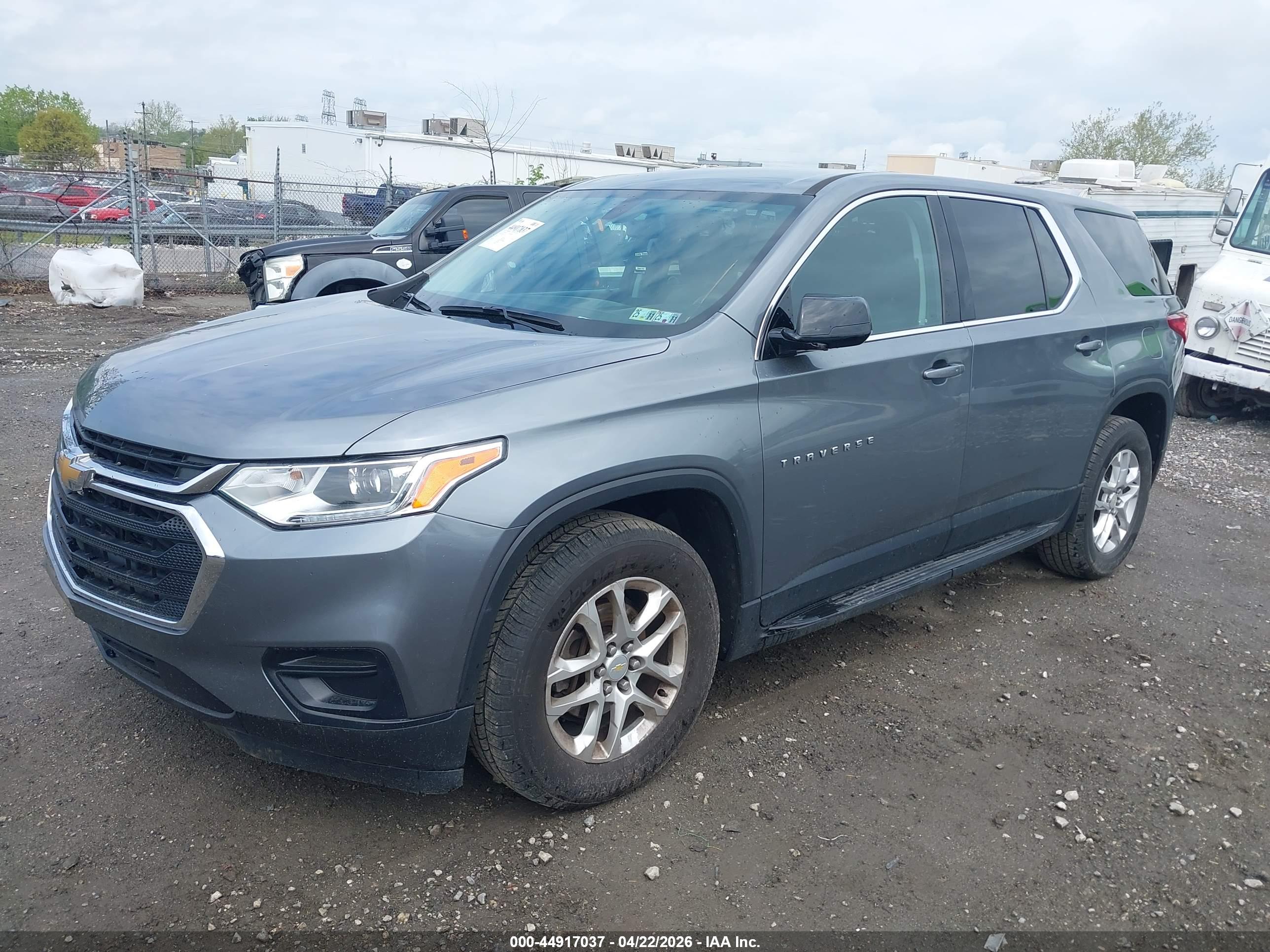 CHEVROLET TRAVERSE image 2