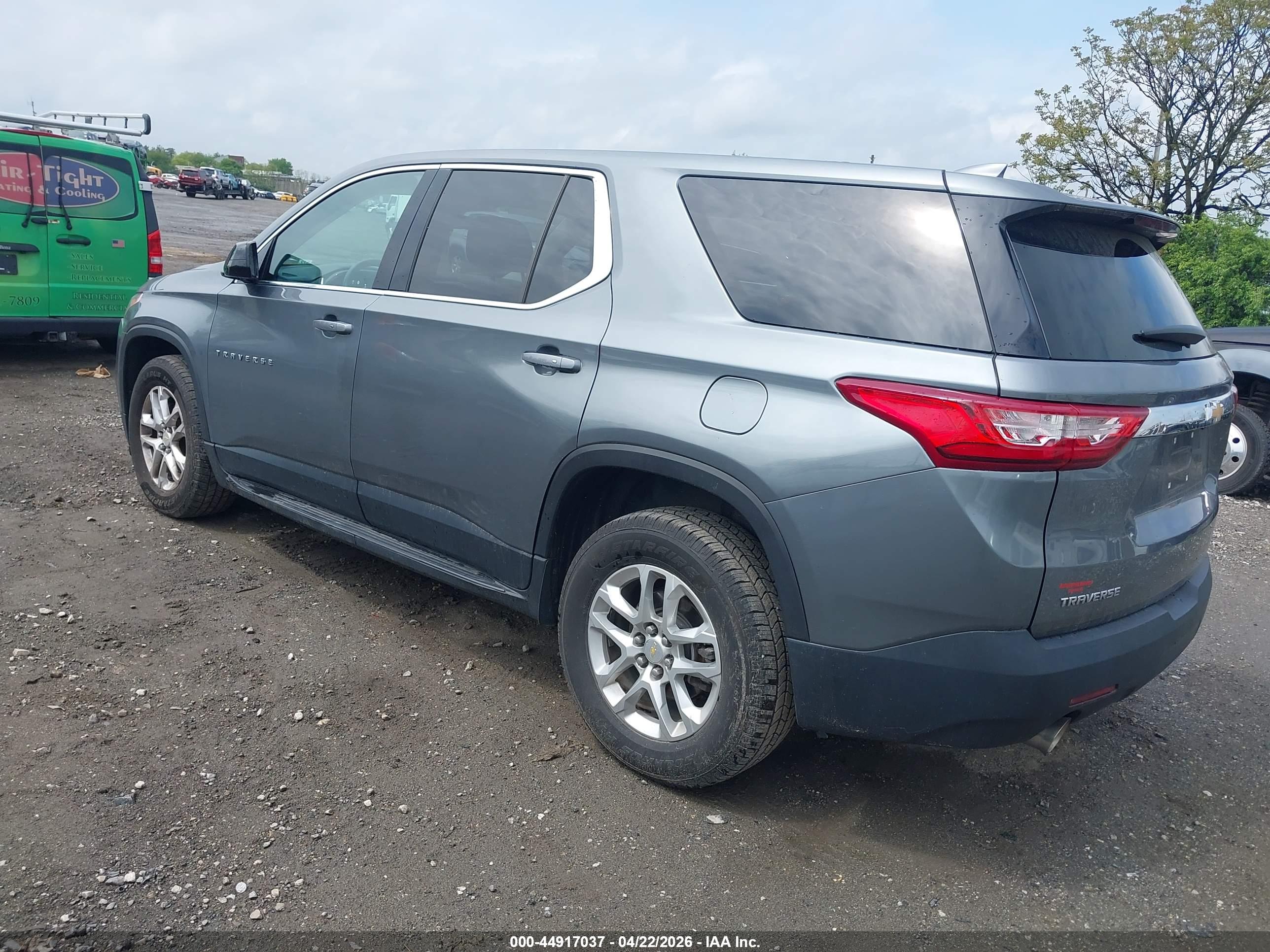 CHEVROLET TRAVERSE image 3