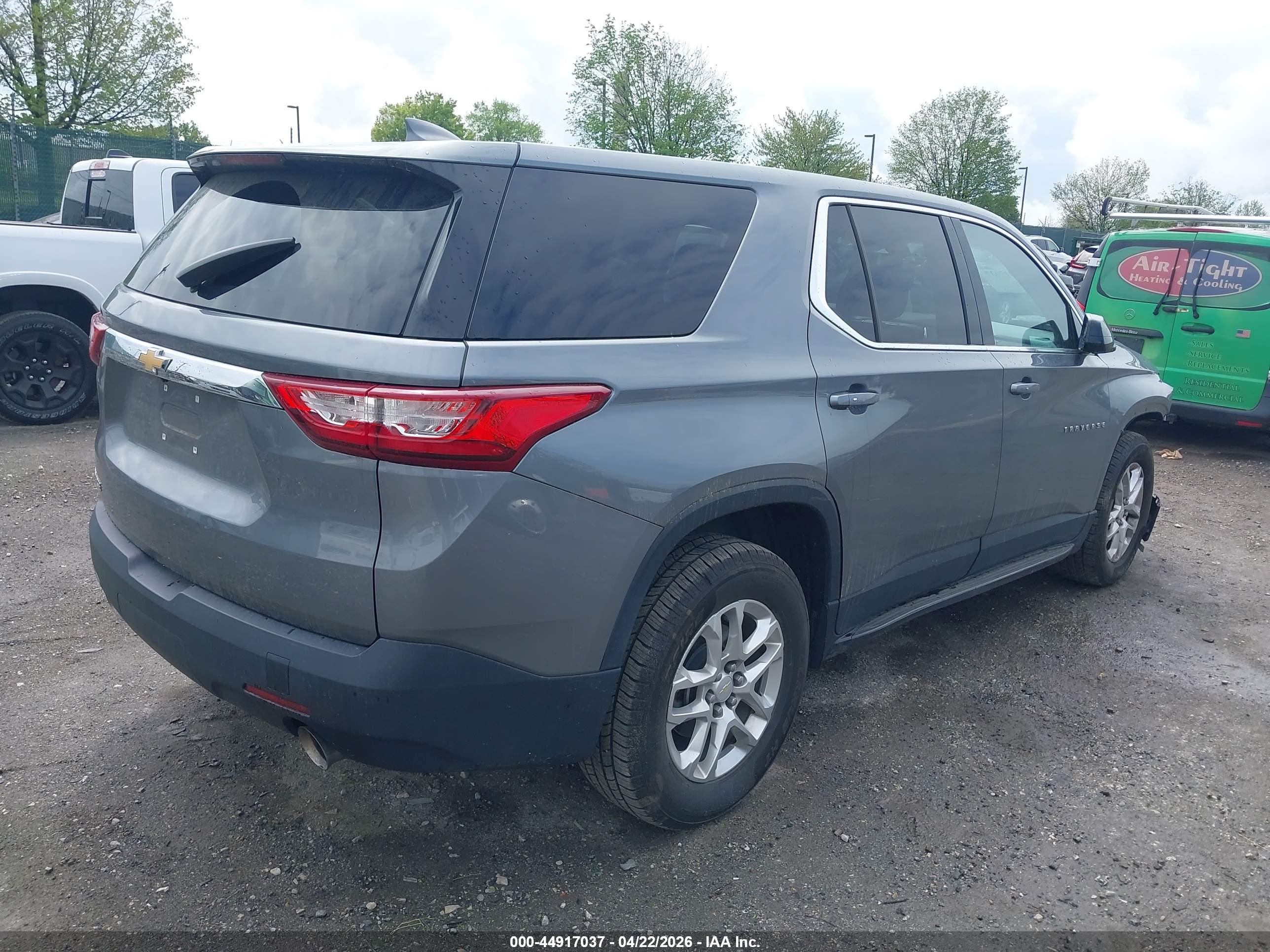 CHEVROLET TRAVERSE image 4