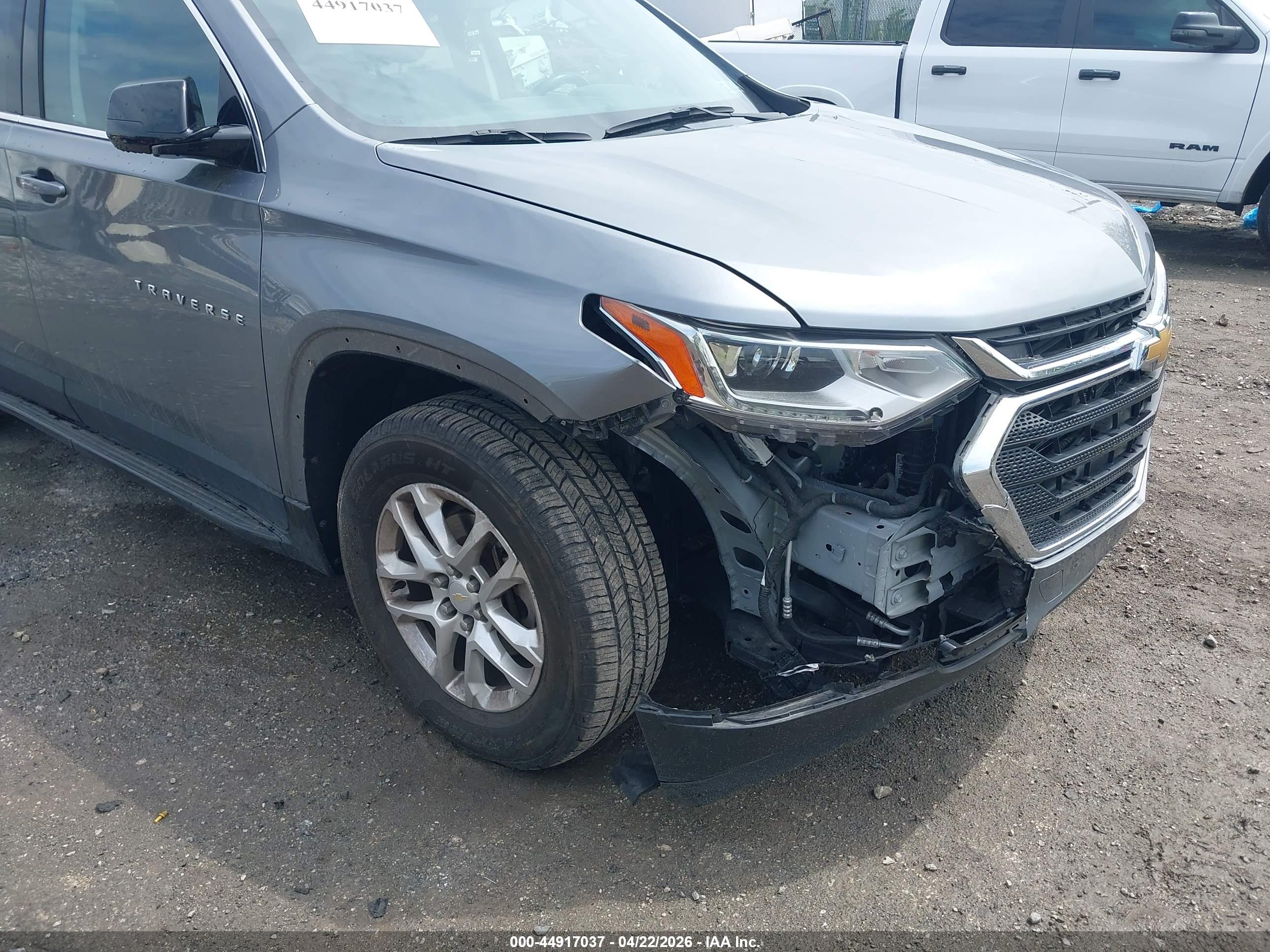 CHEVROLET TRAVERSE image 6