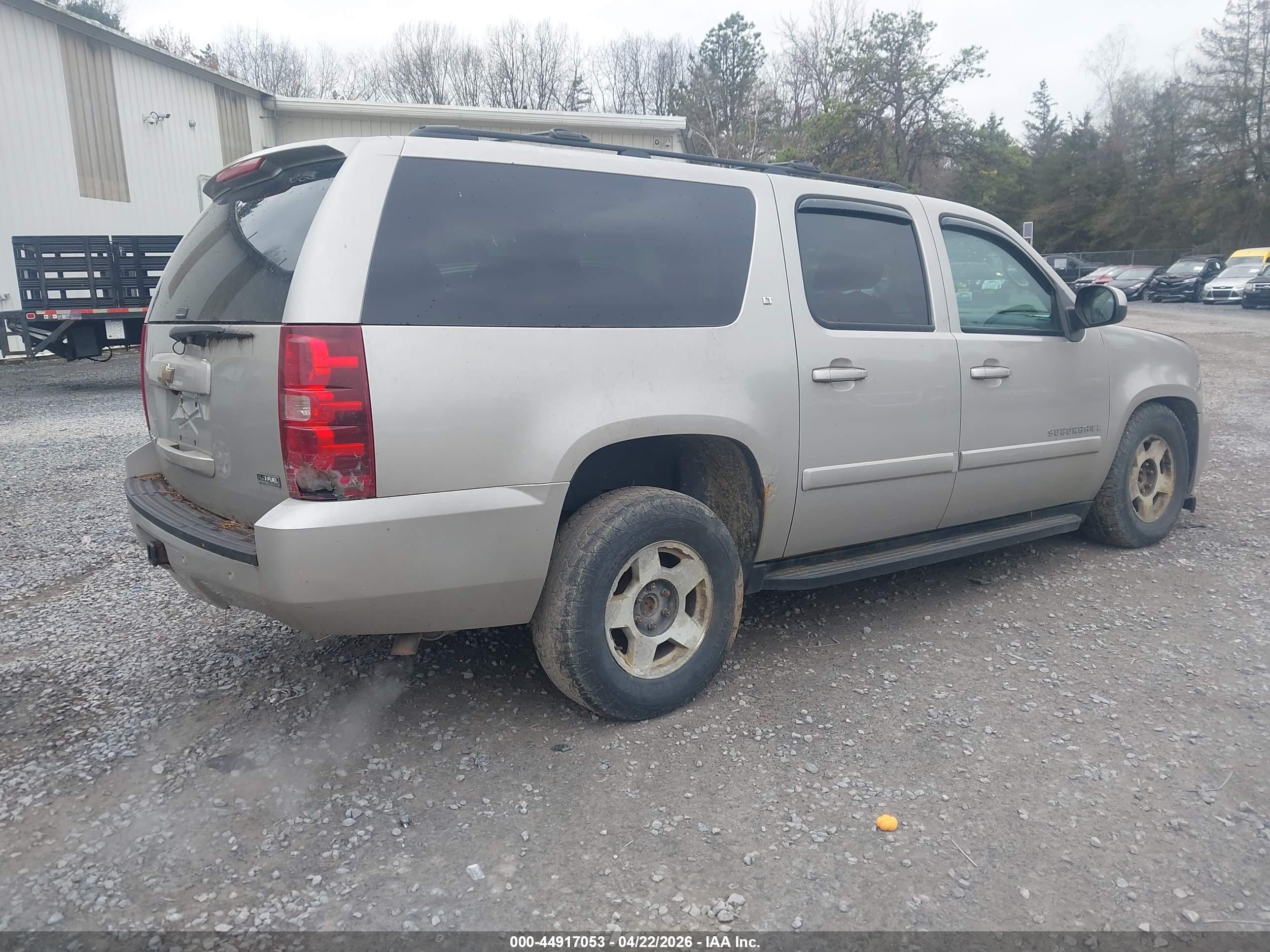 CHEVROLET SUBURBAN image 4