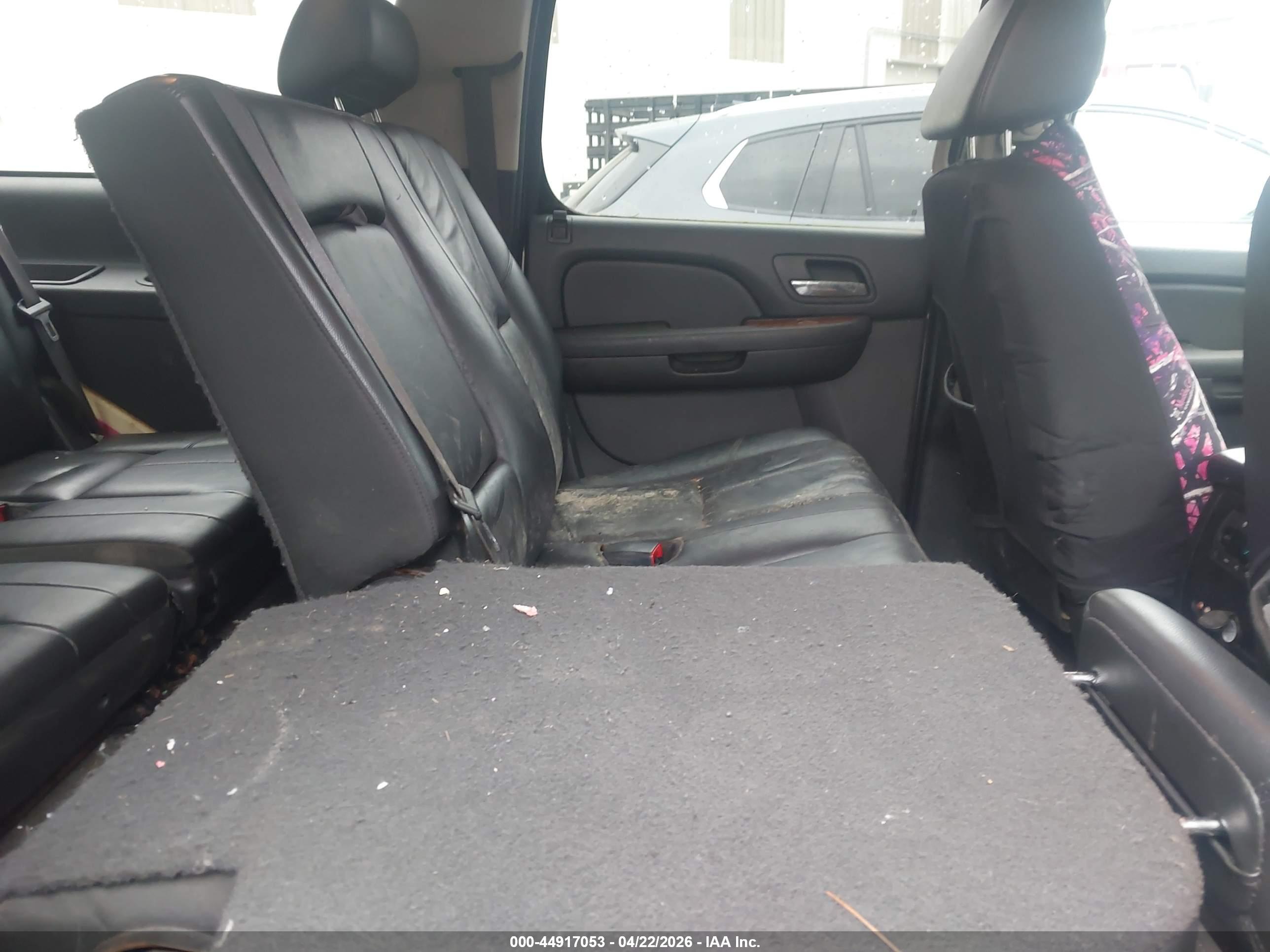 CHEVROLET SUBURBAN image 8