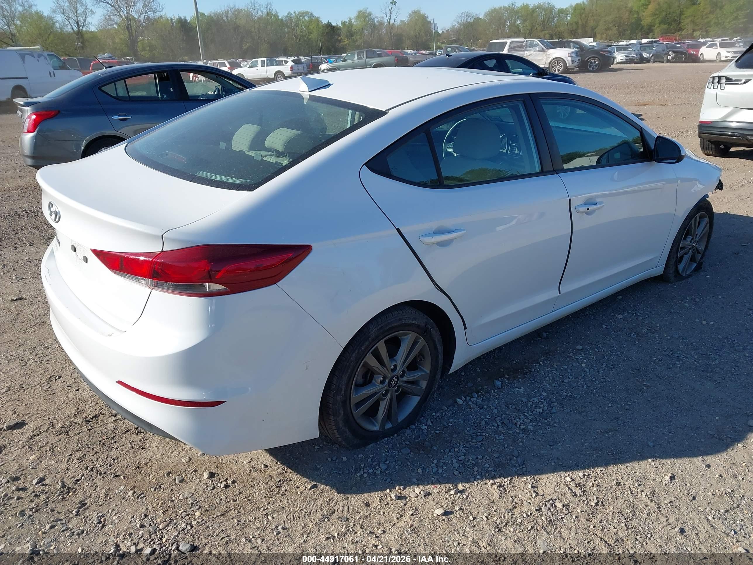 HYUNDAI ELANTRA image 4