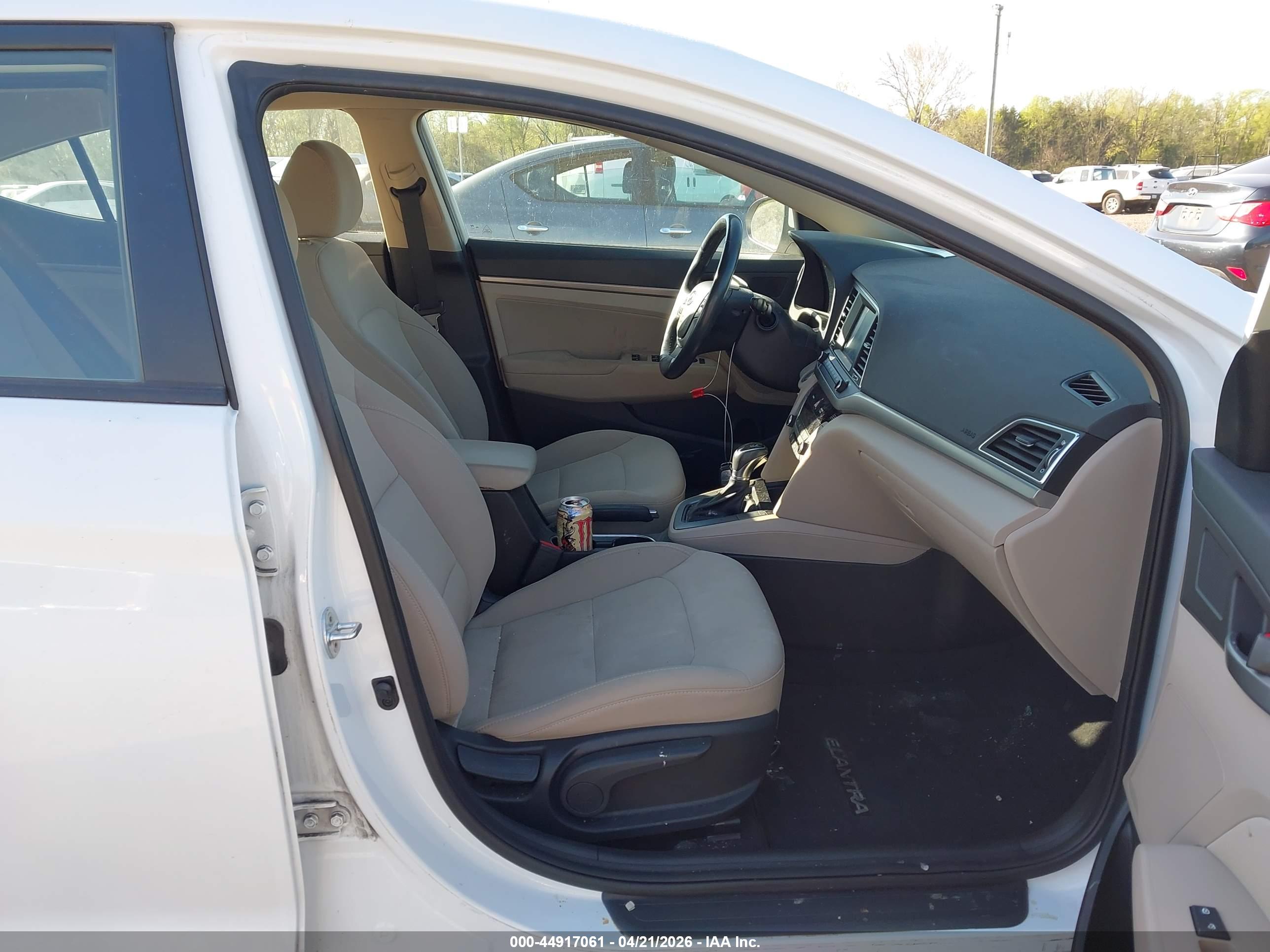 HYUNDAI ELANTRA image 5