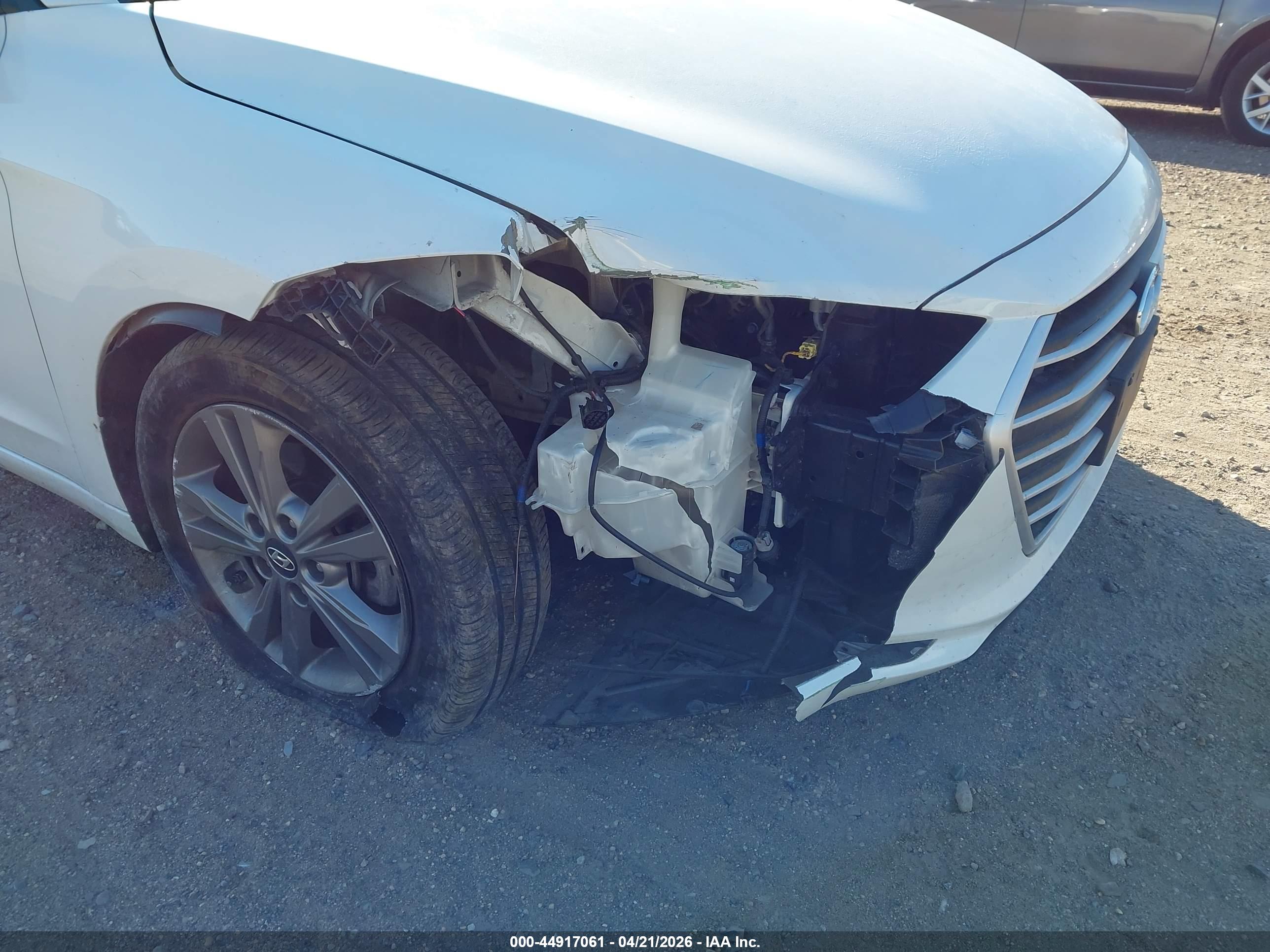 HYUNDAI ELANTRA image 6