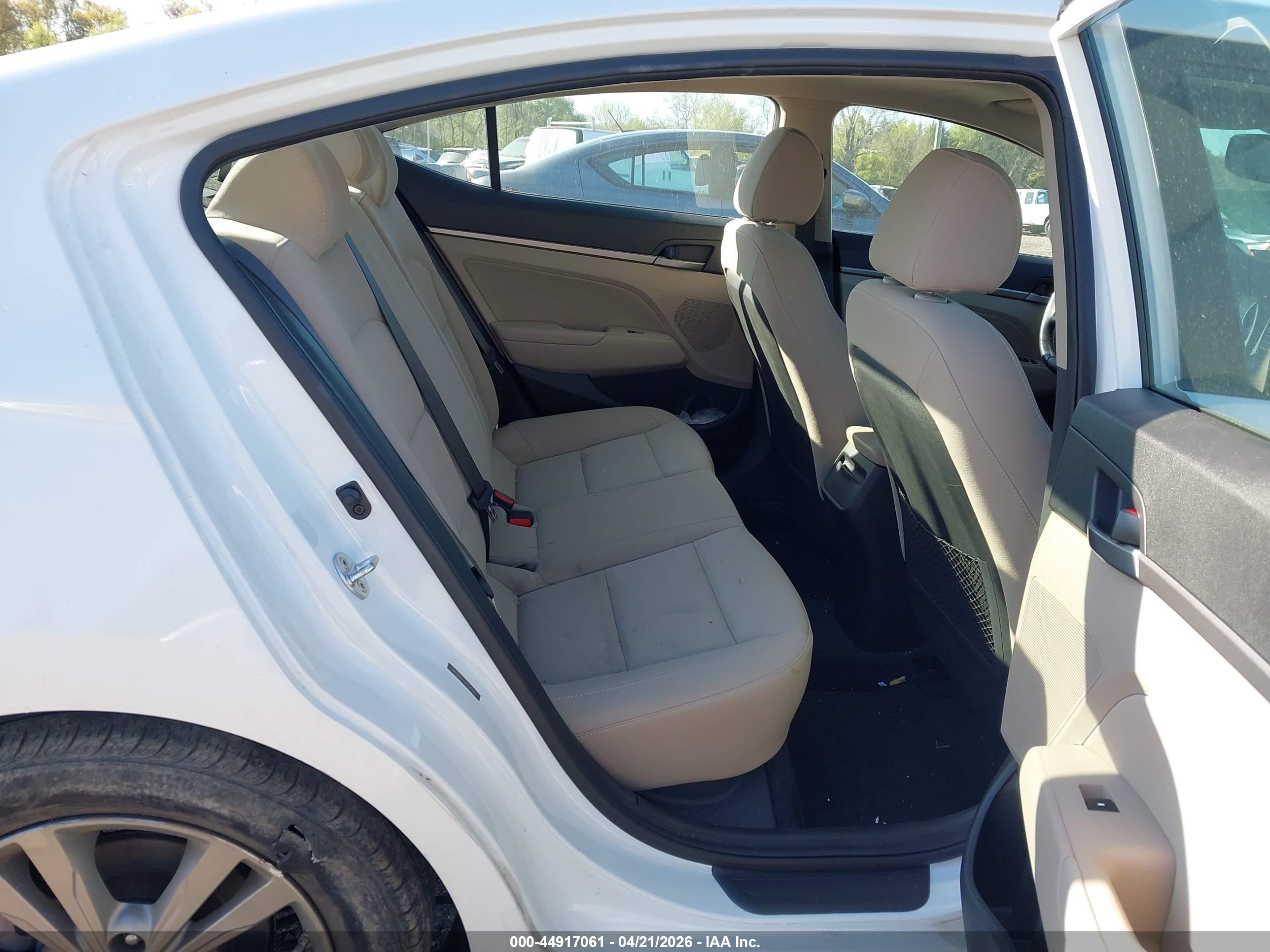HYUNDAI ELANTRA image 8