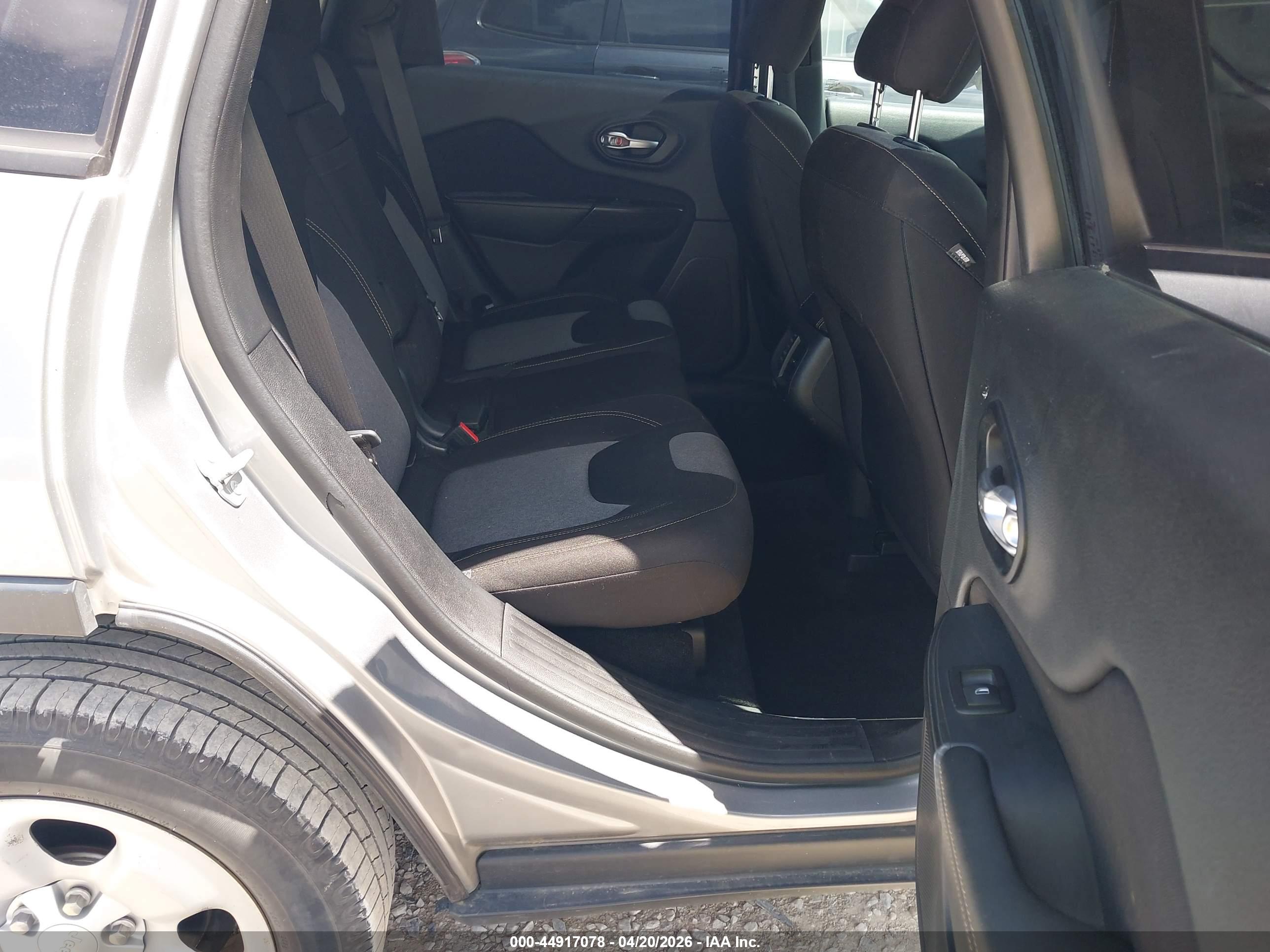 JEEP CHEROKEE image 8