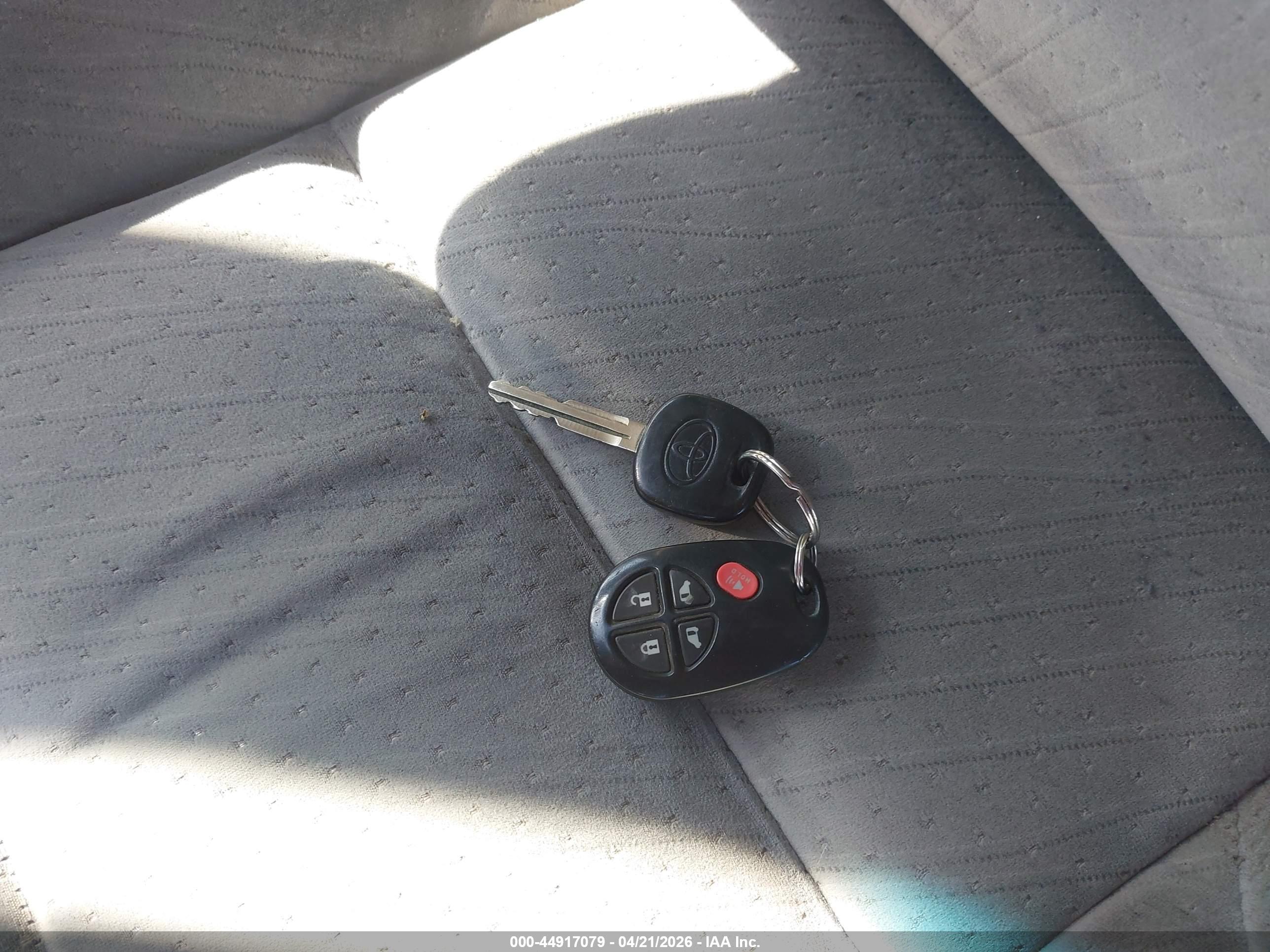 TOYOTA SIENNA image 11