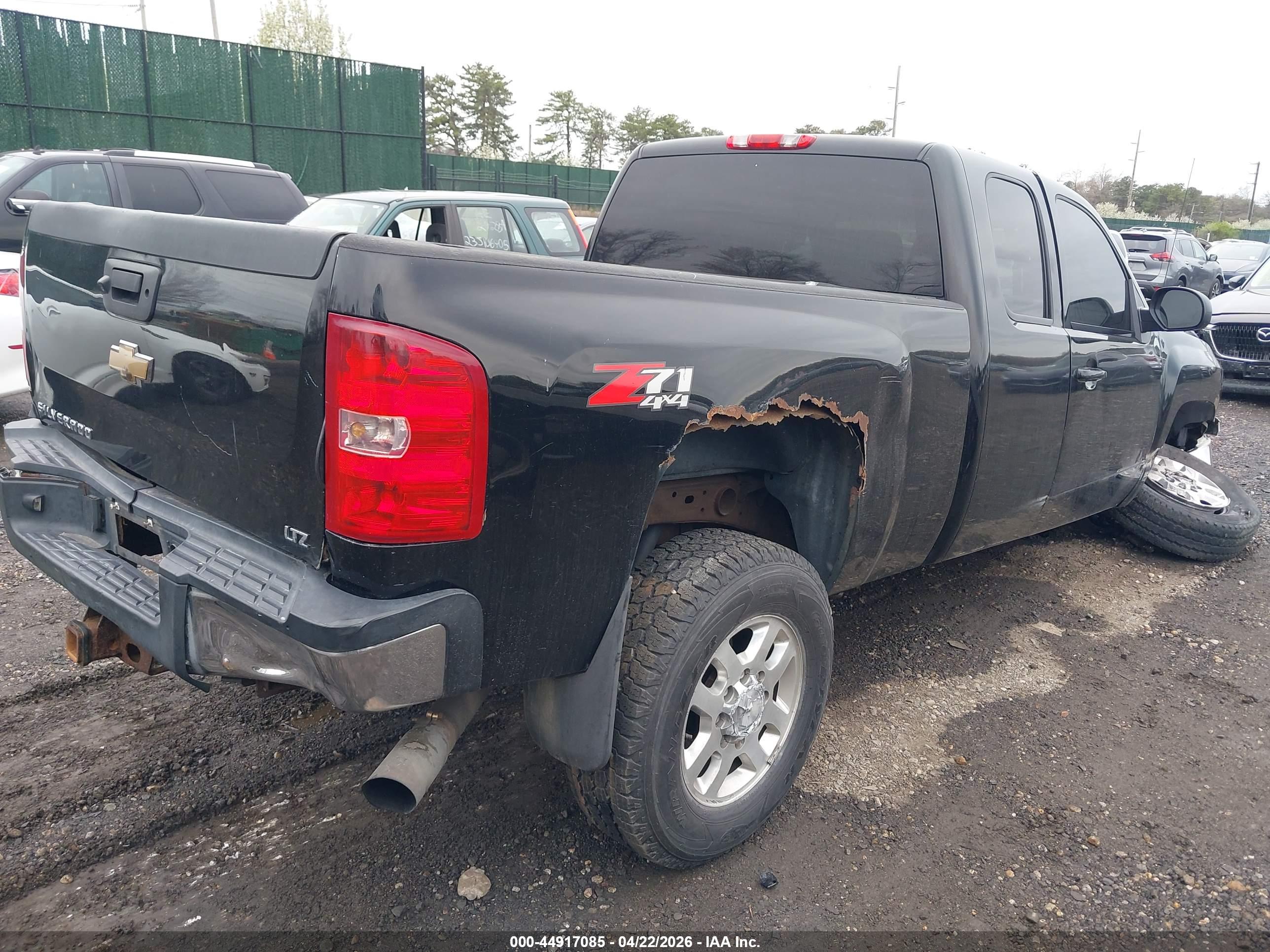 CHEVROLET SILVERADO image 4