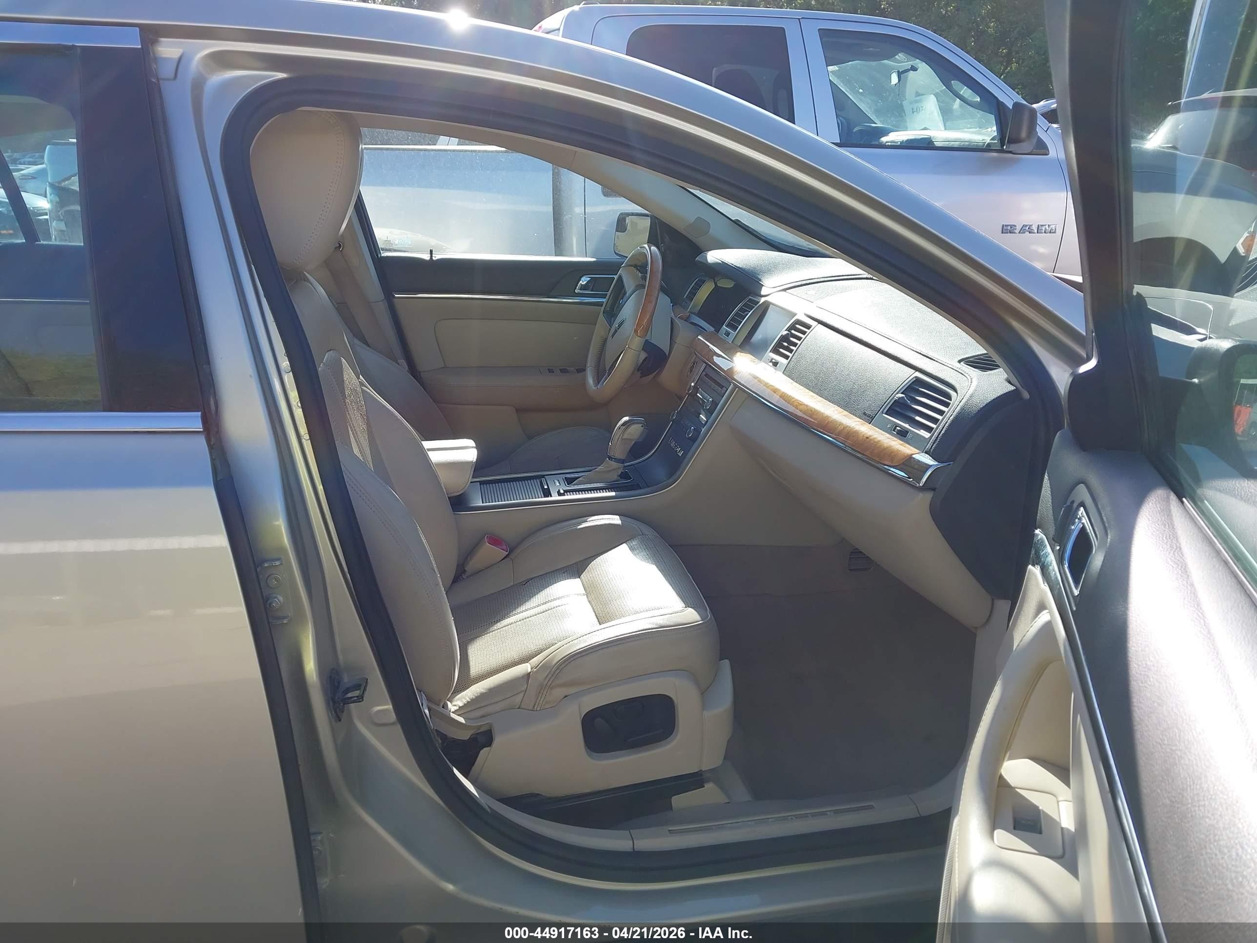 LINCOLN MKS image 5