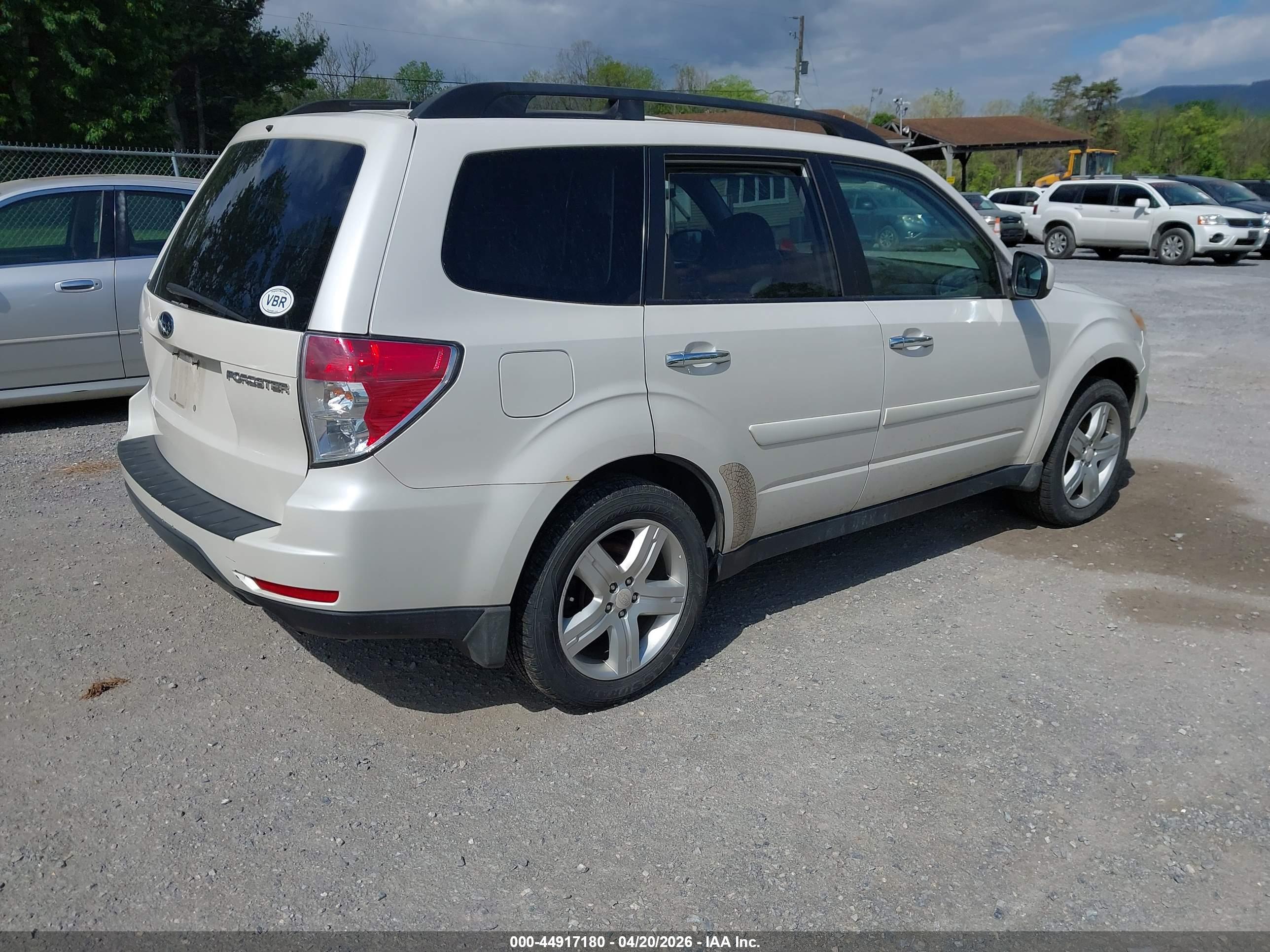 SUBARU FORESTER image 4