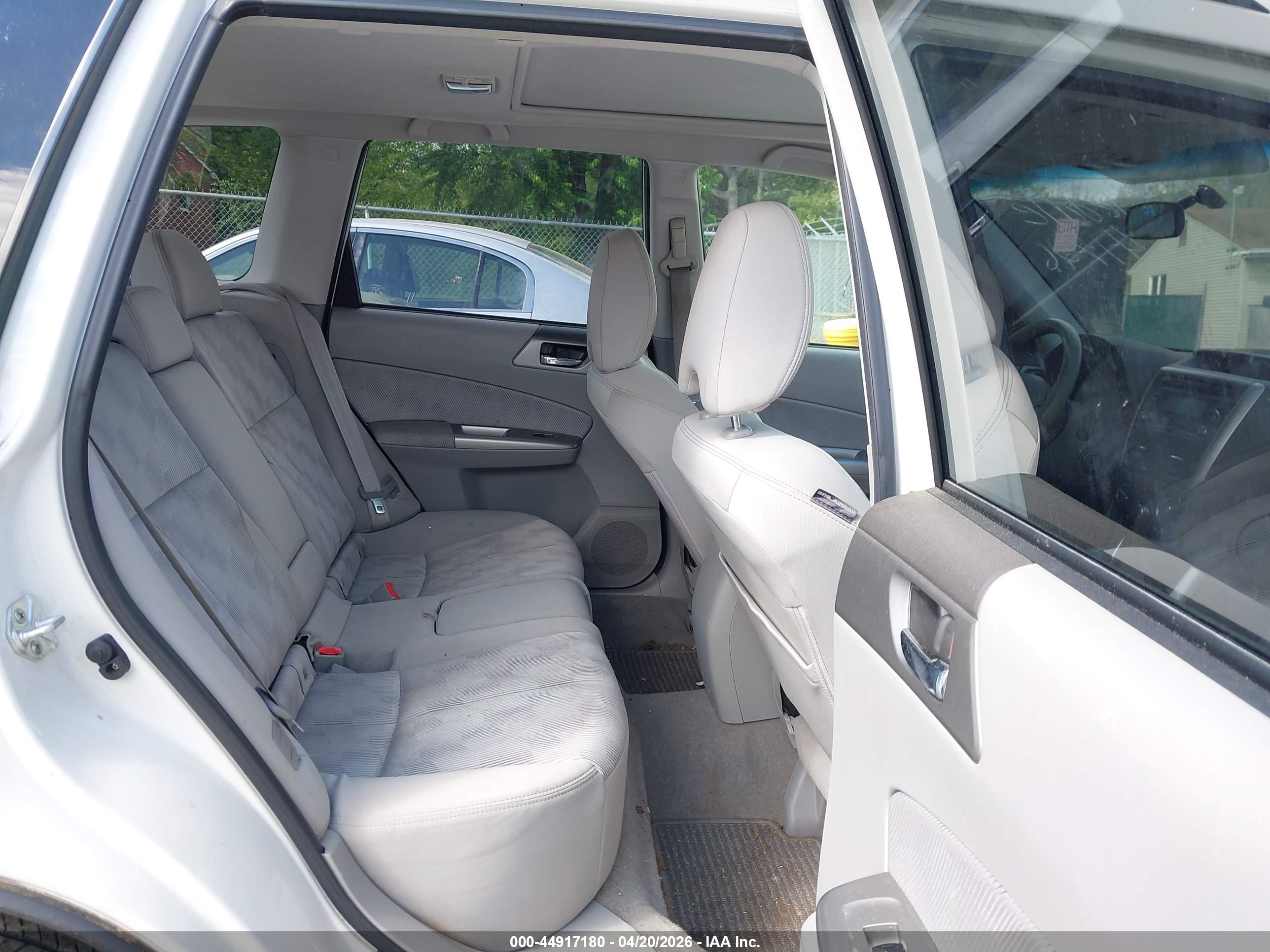 SUBARU FORESTER image 8