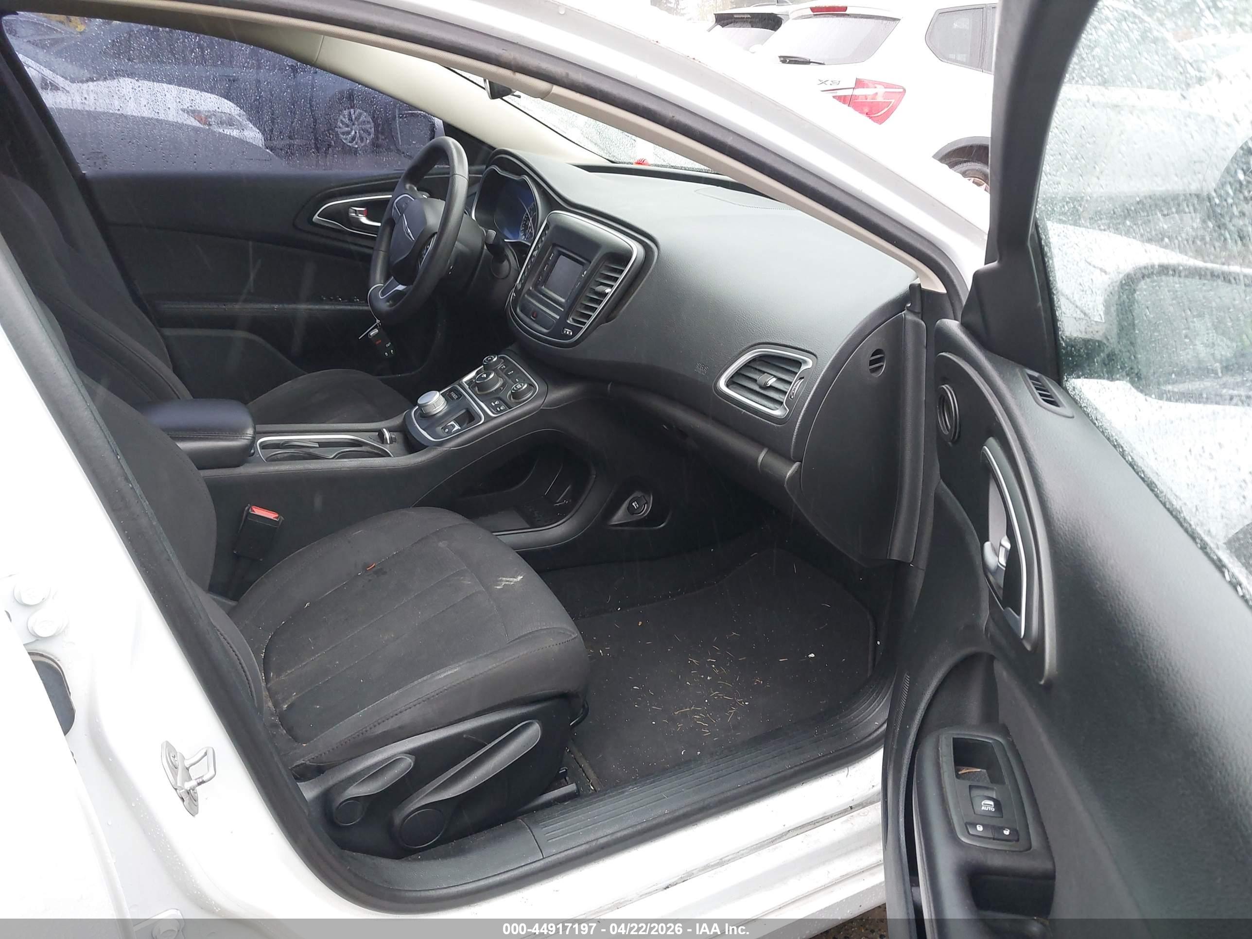 CHRYSLER 200 image 5