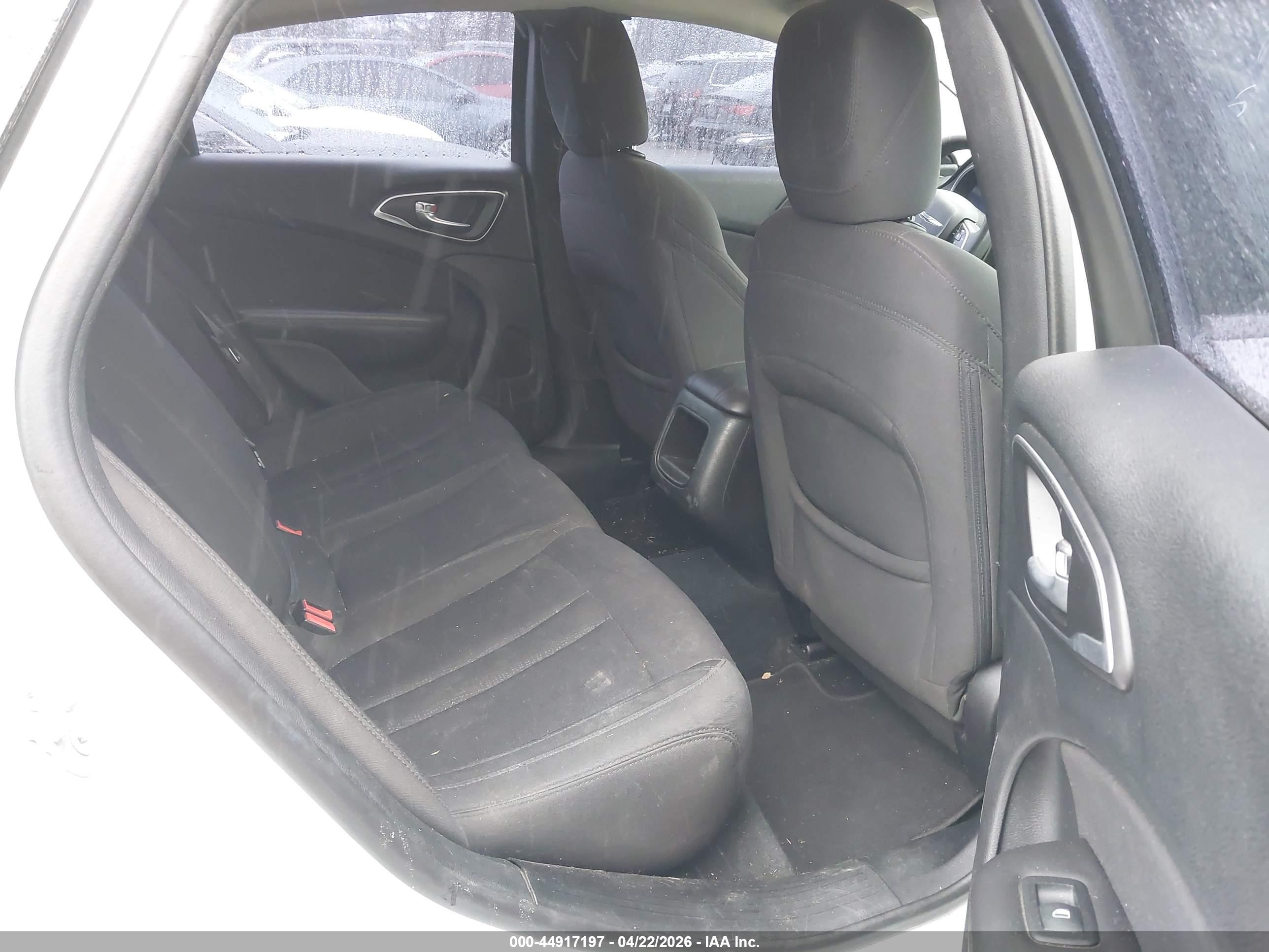 CHRYSLER 200 image 8