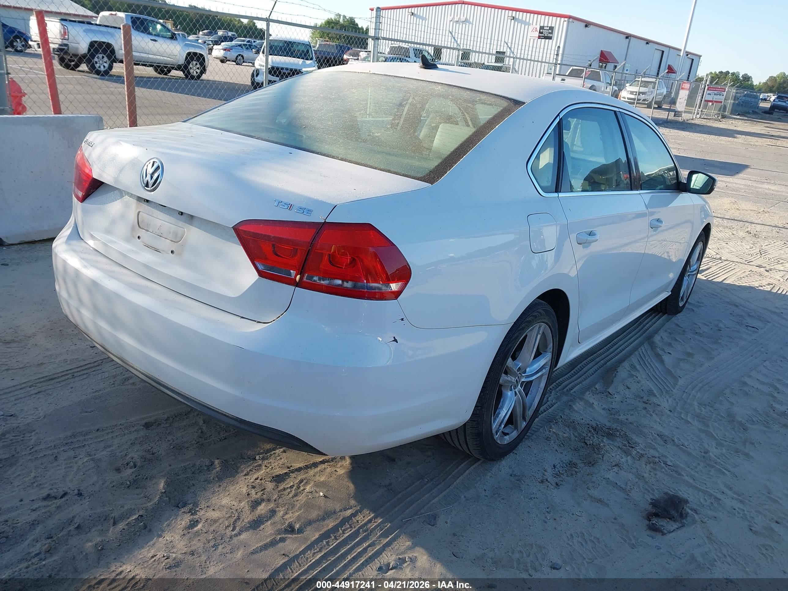 VOLKSWAGEN PASSAT image 4