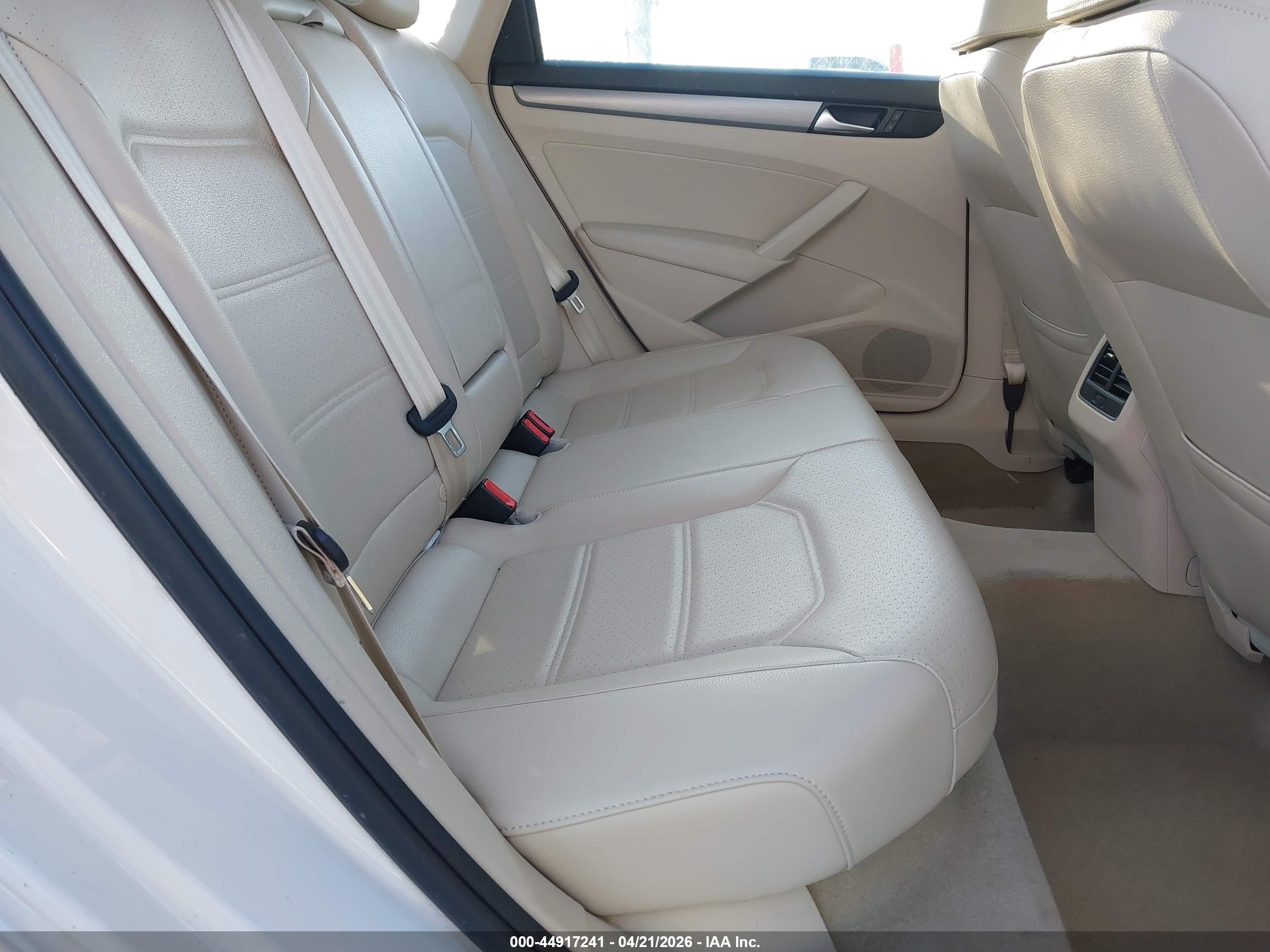 VOLKSWAGEN PASSAT image 8