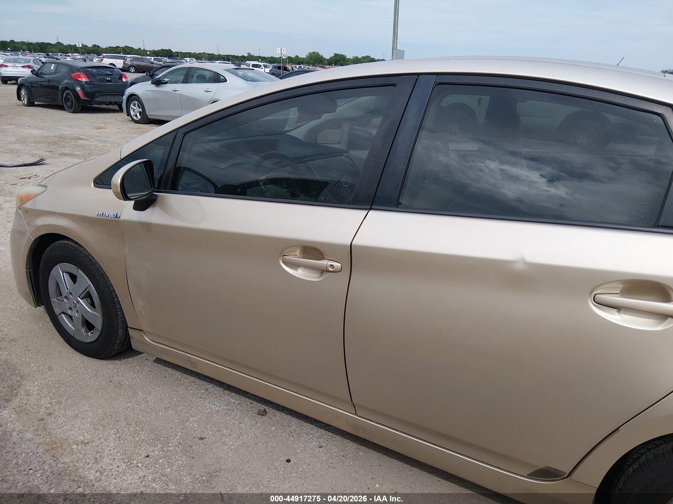 TOYOTA PRIUS image 6