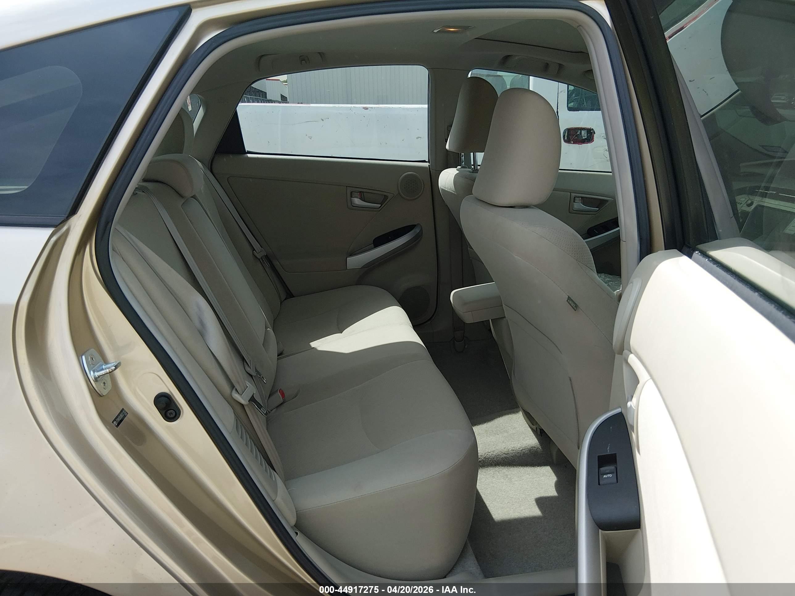 TOYOTA PRIUS image 8