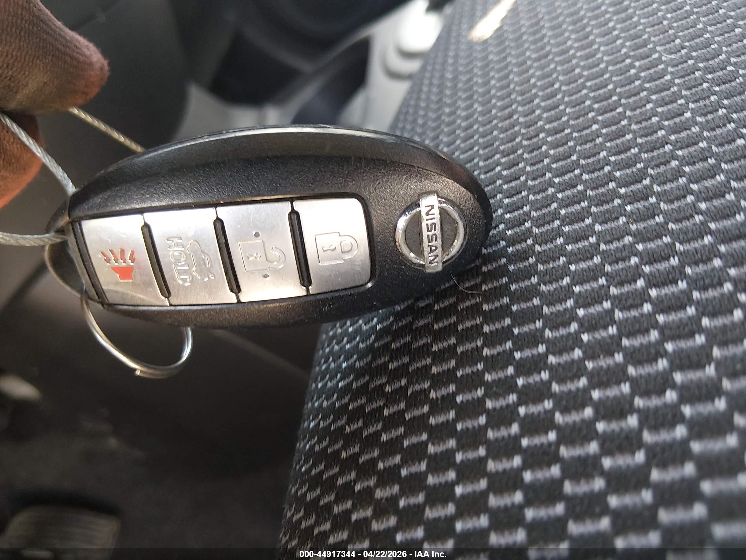 NISSAN VERSA image 11