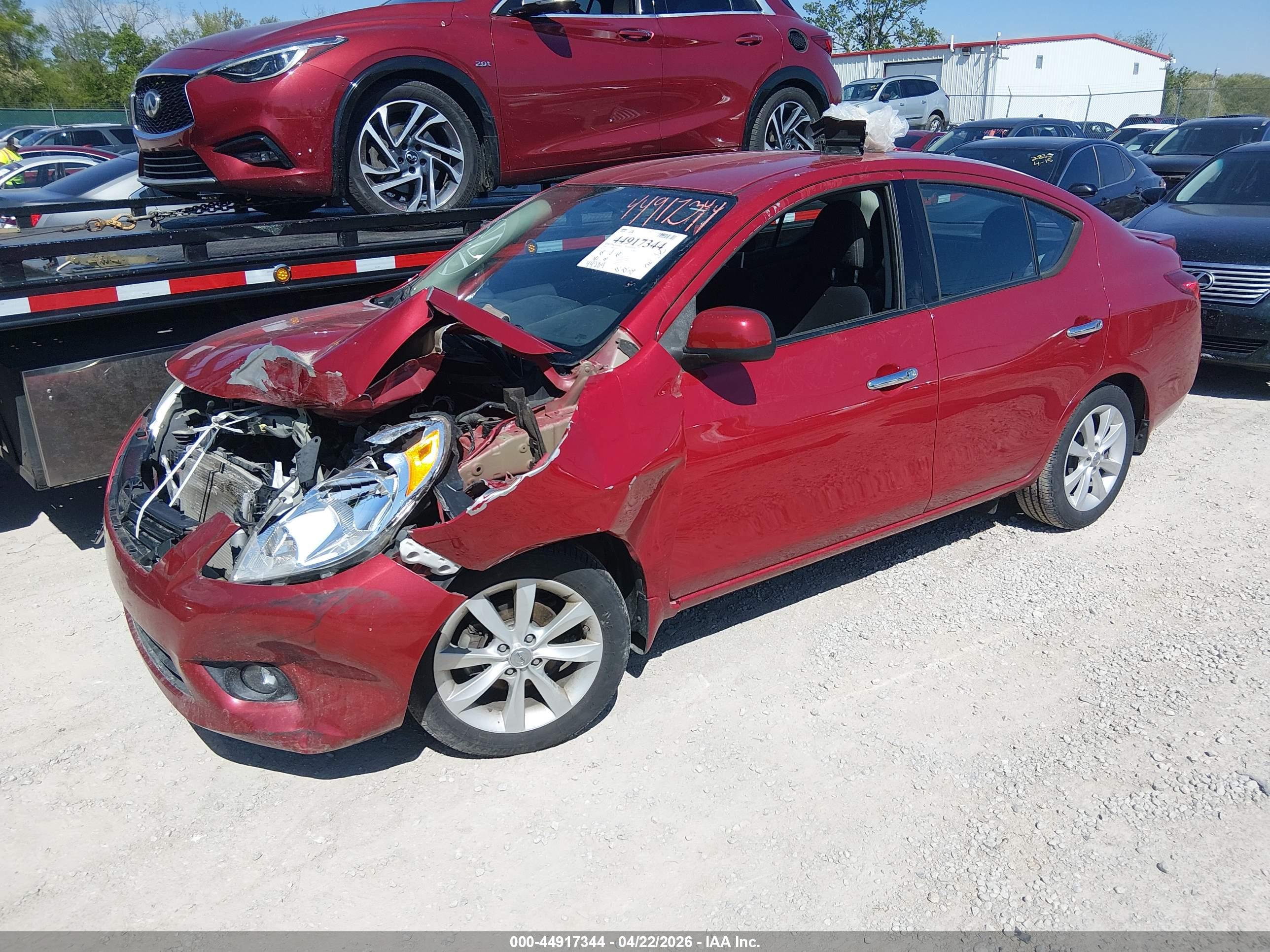 NISSAN VERSA image 2