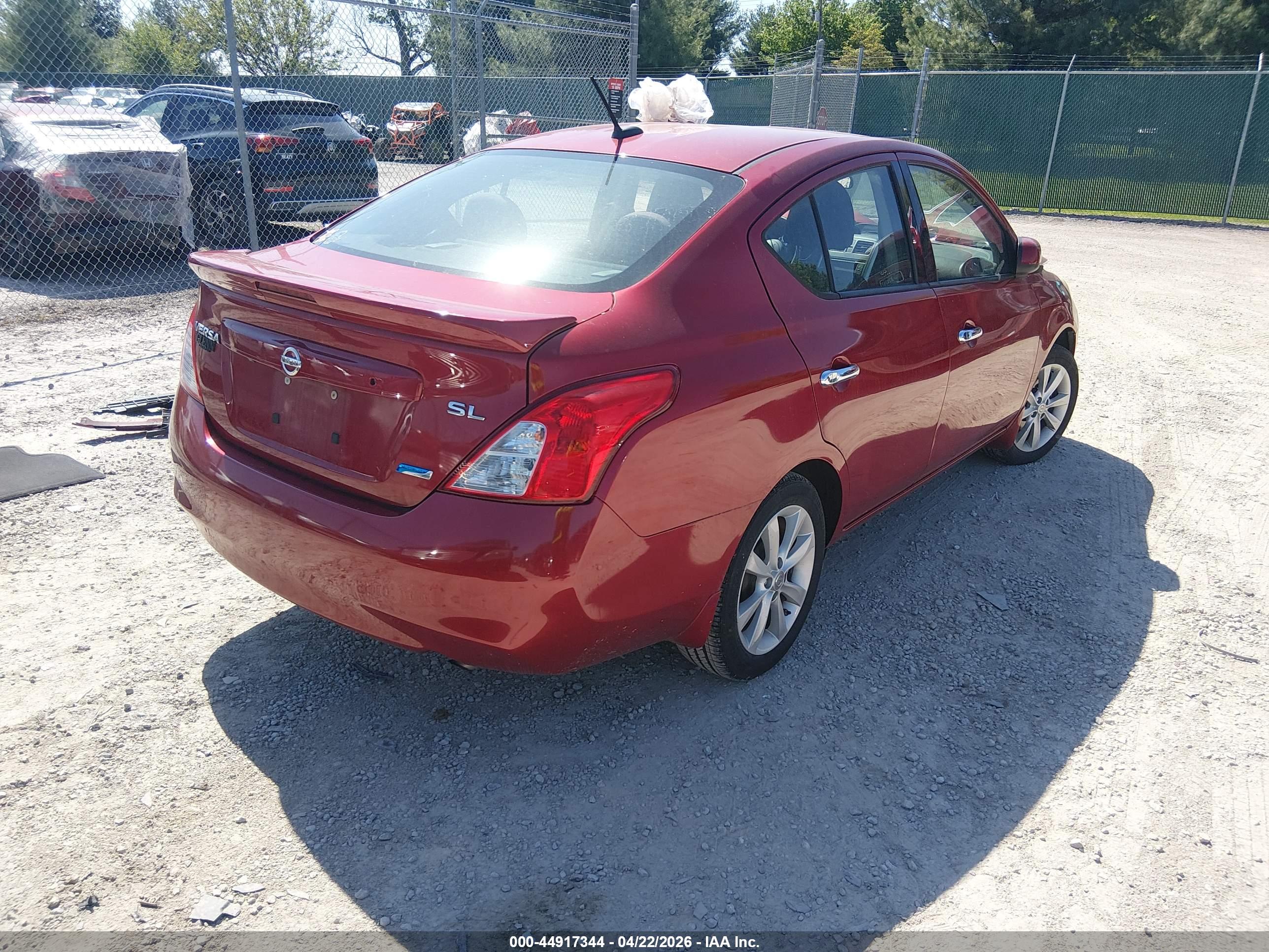 NISSAN VERSA image 4