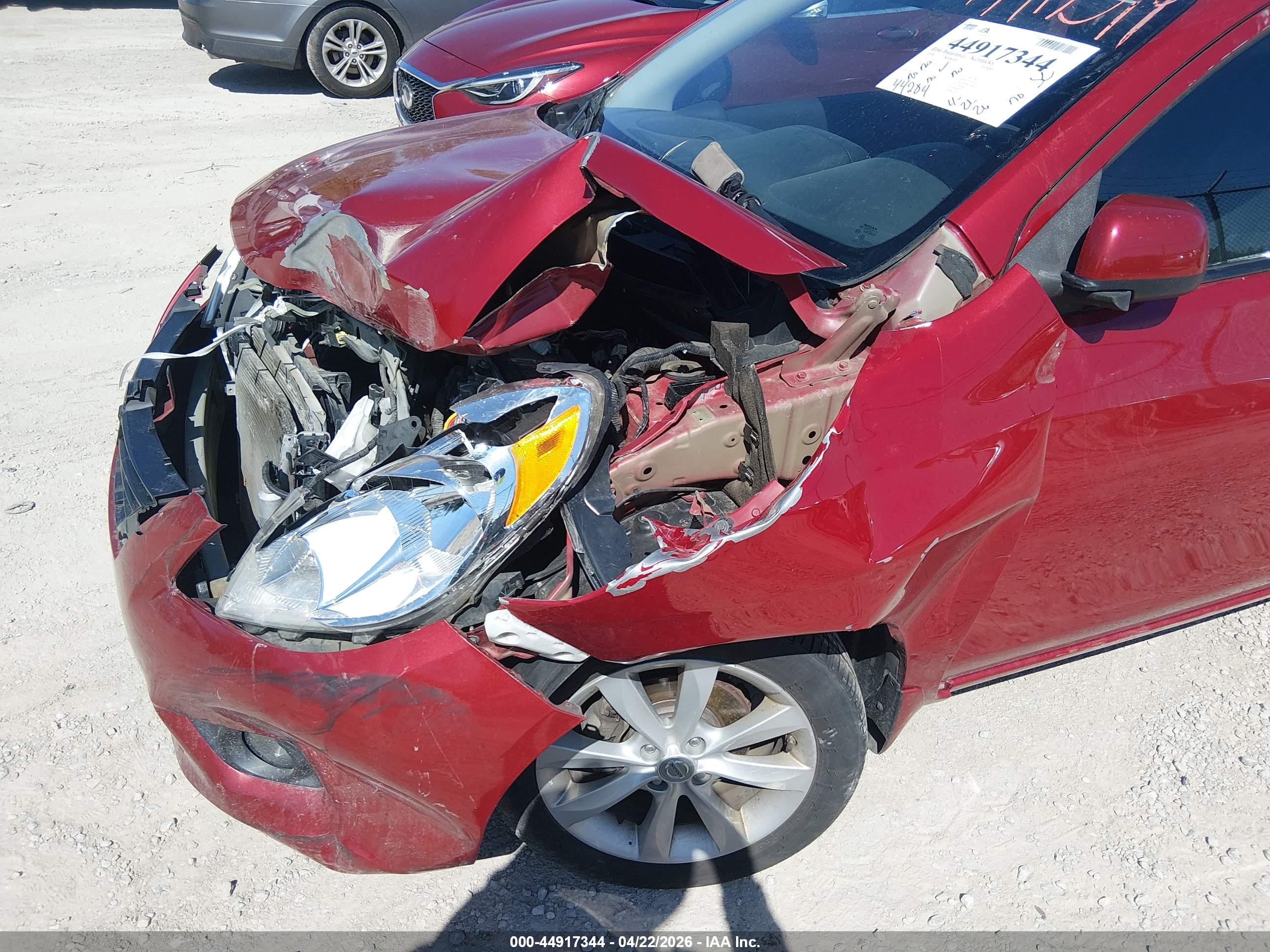 NISSAN VERSA image 6