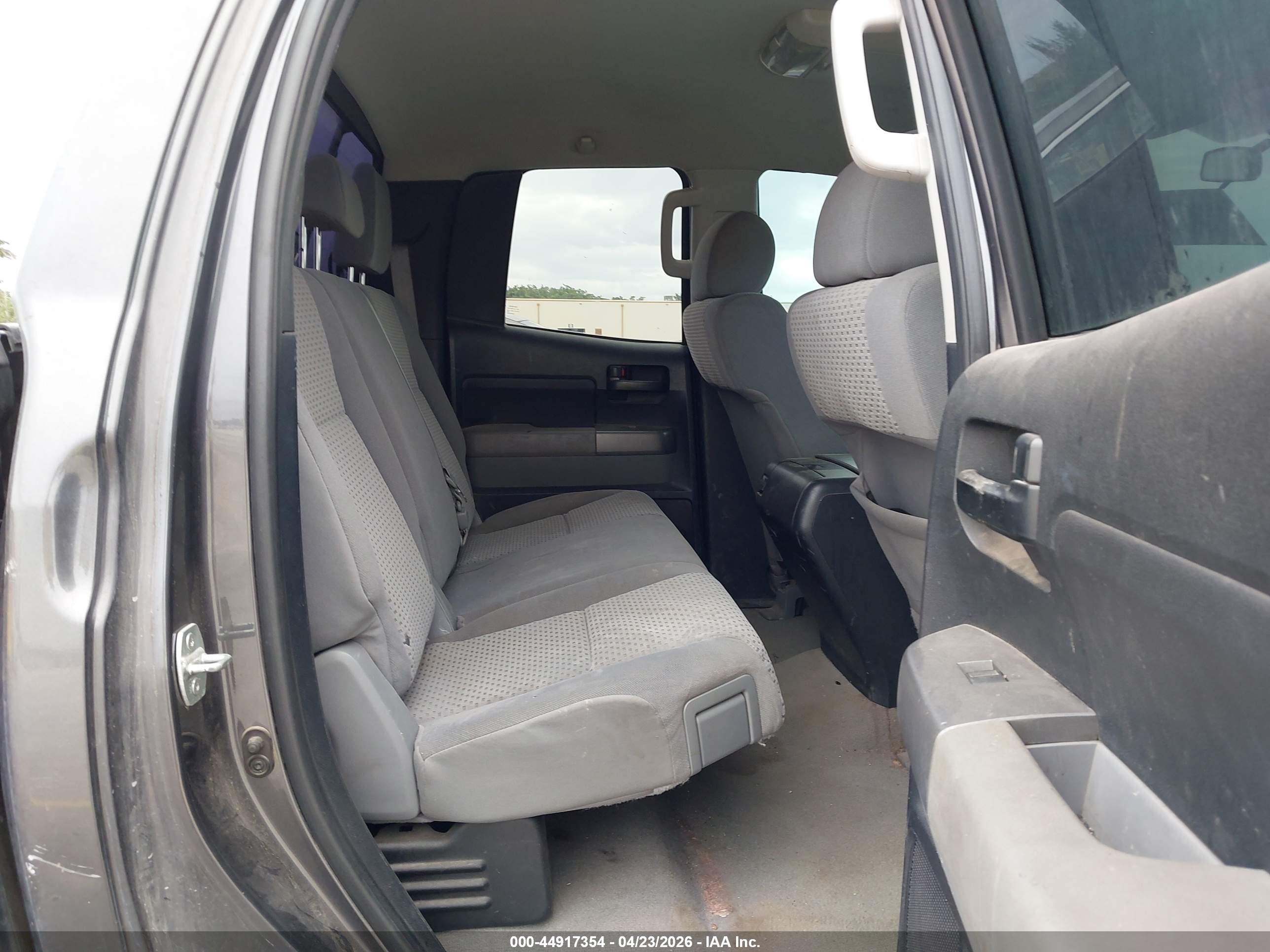 TOYOTA TUNDRA image 8