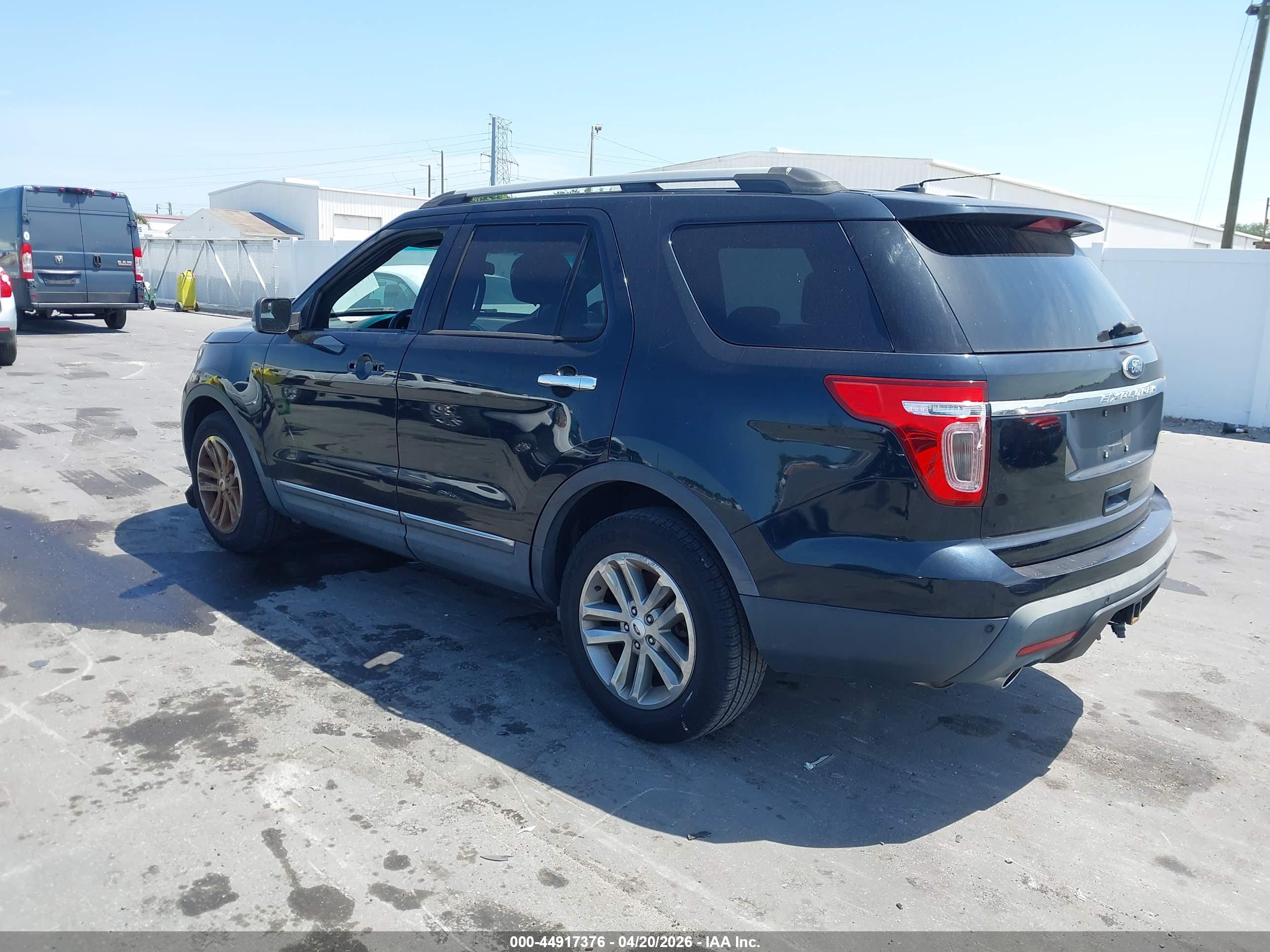 FORD EXPLORER image 3