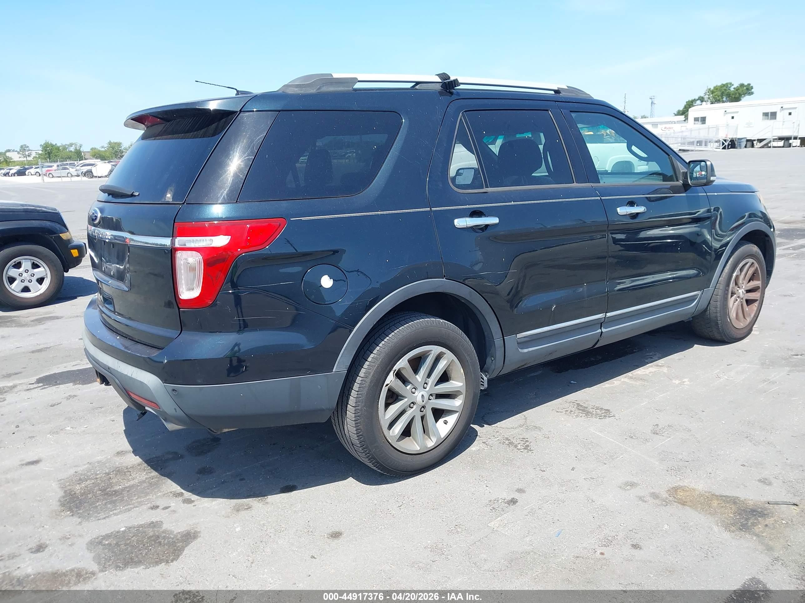 FORD EXPLORER image 4