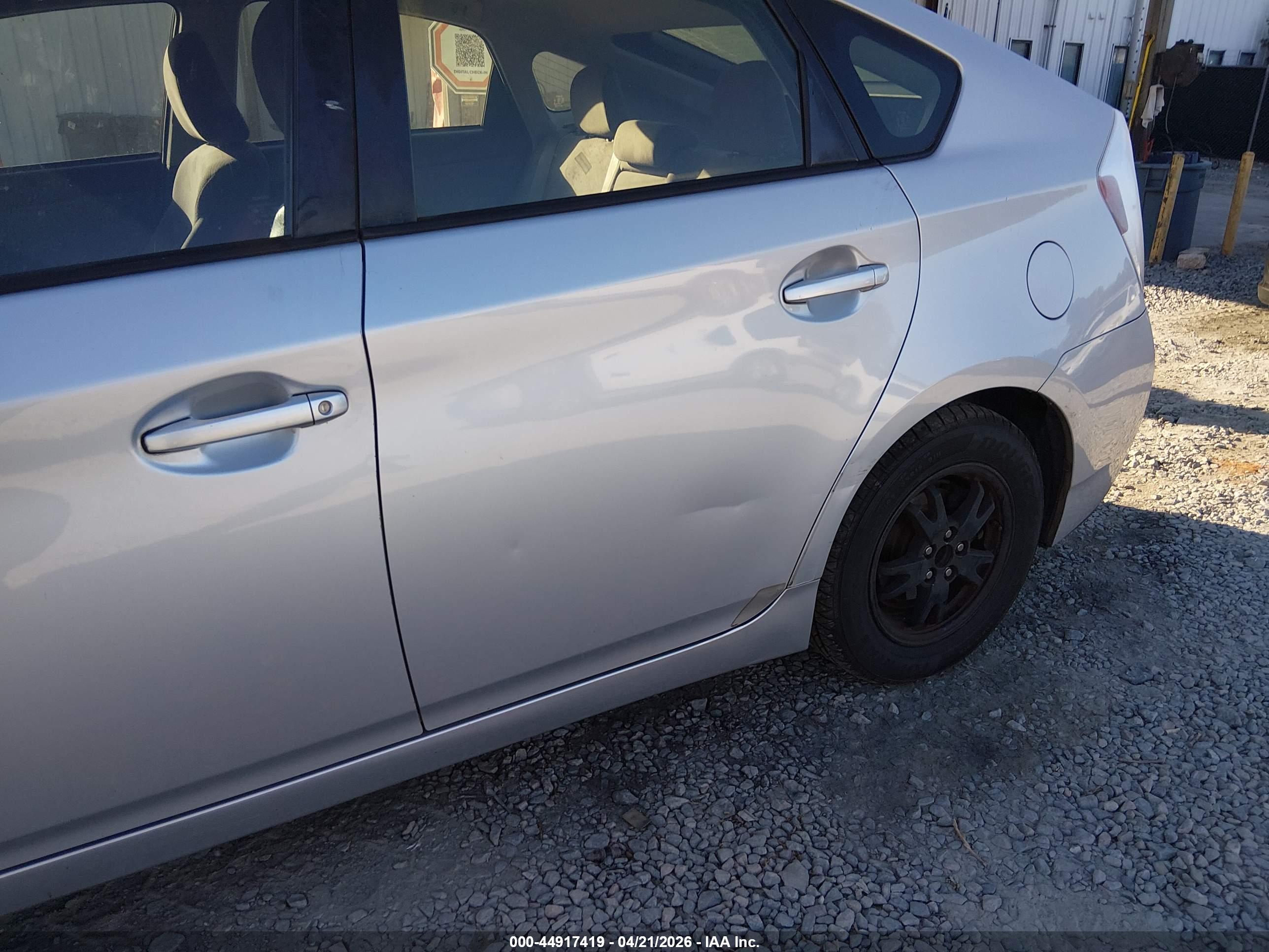 TOYOTA PRIUS image 6