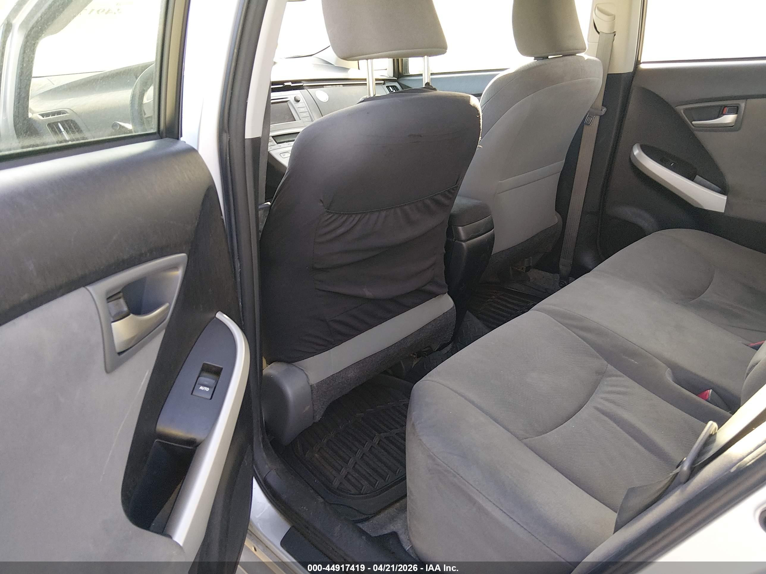 TOYOTA PRIUS image 8