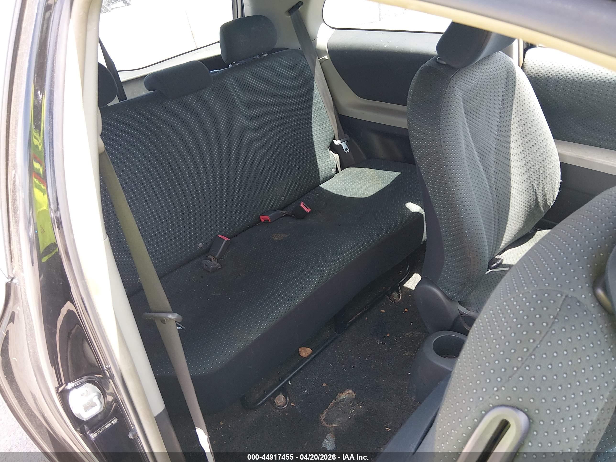 TOYOTA YARIS image 8