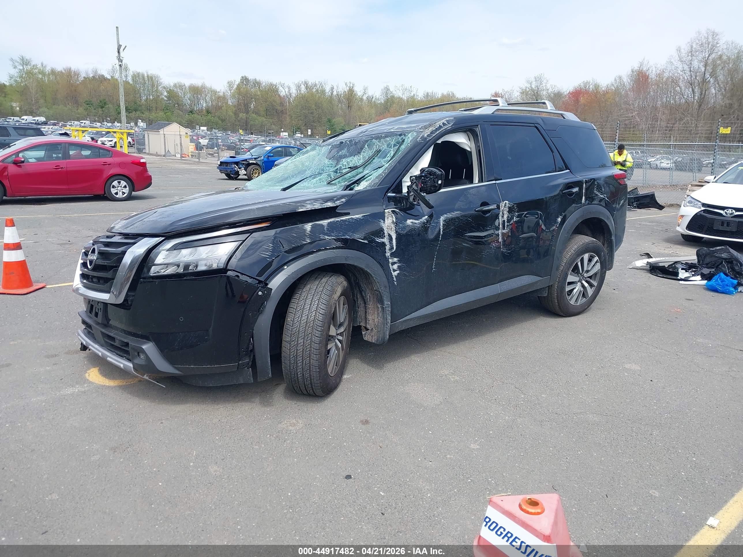 NISSAN PATHFINDER image 2