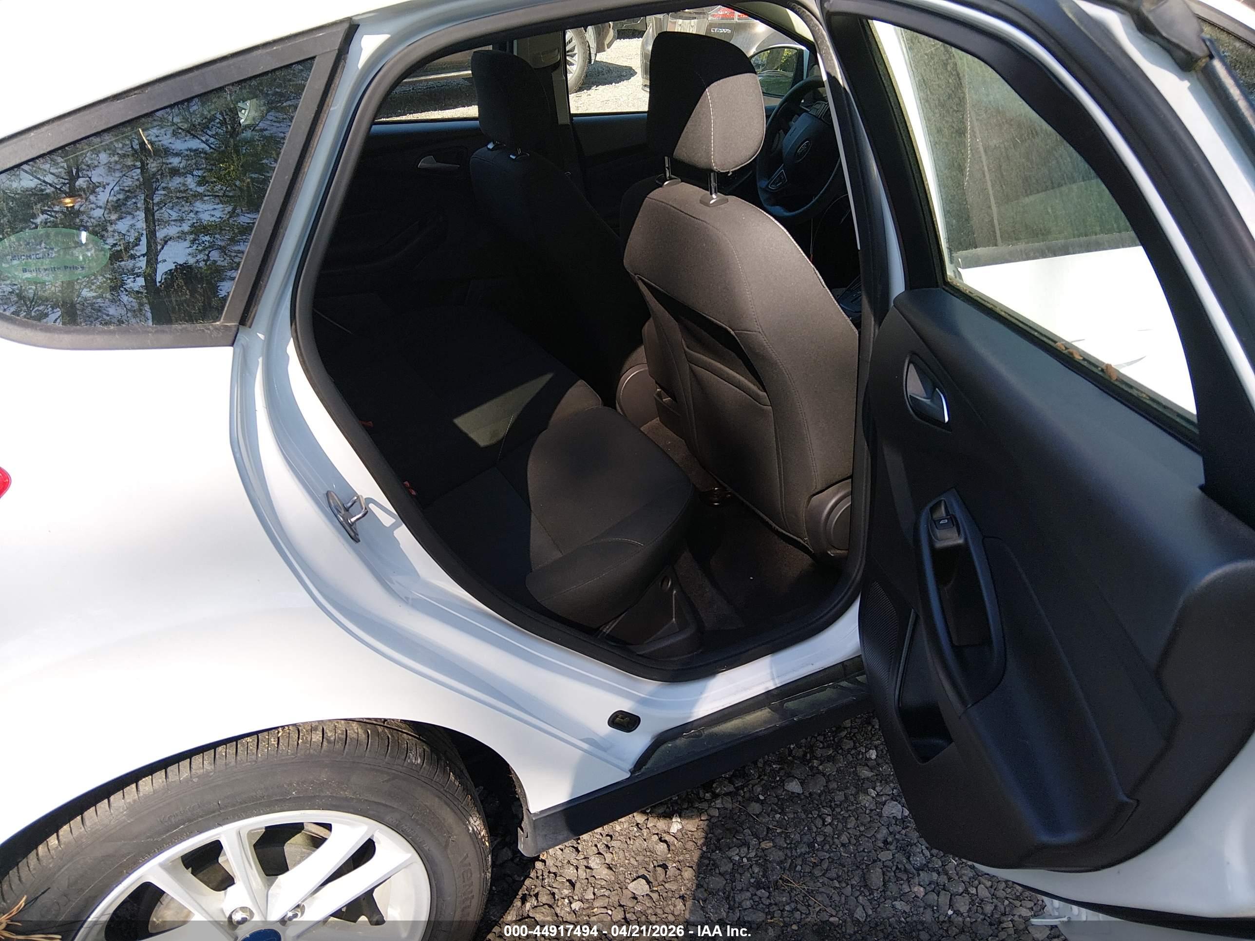 FORD FOCUS image 8