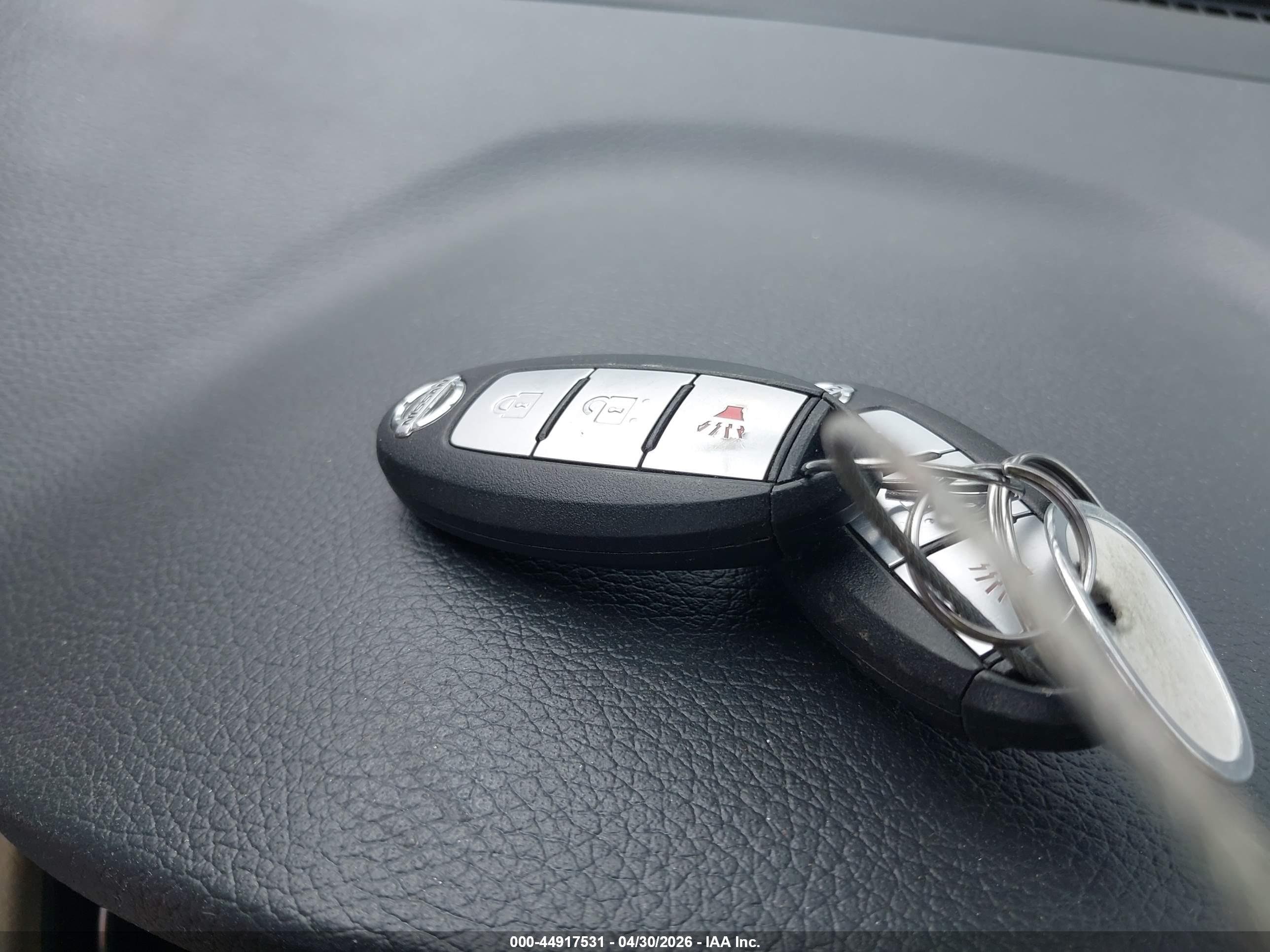 NISSAN ROGUE image 11