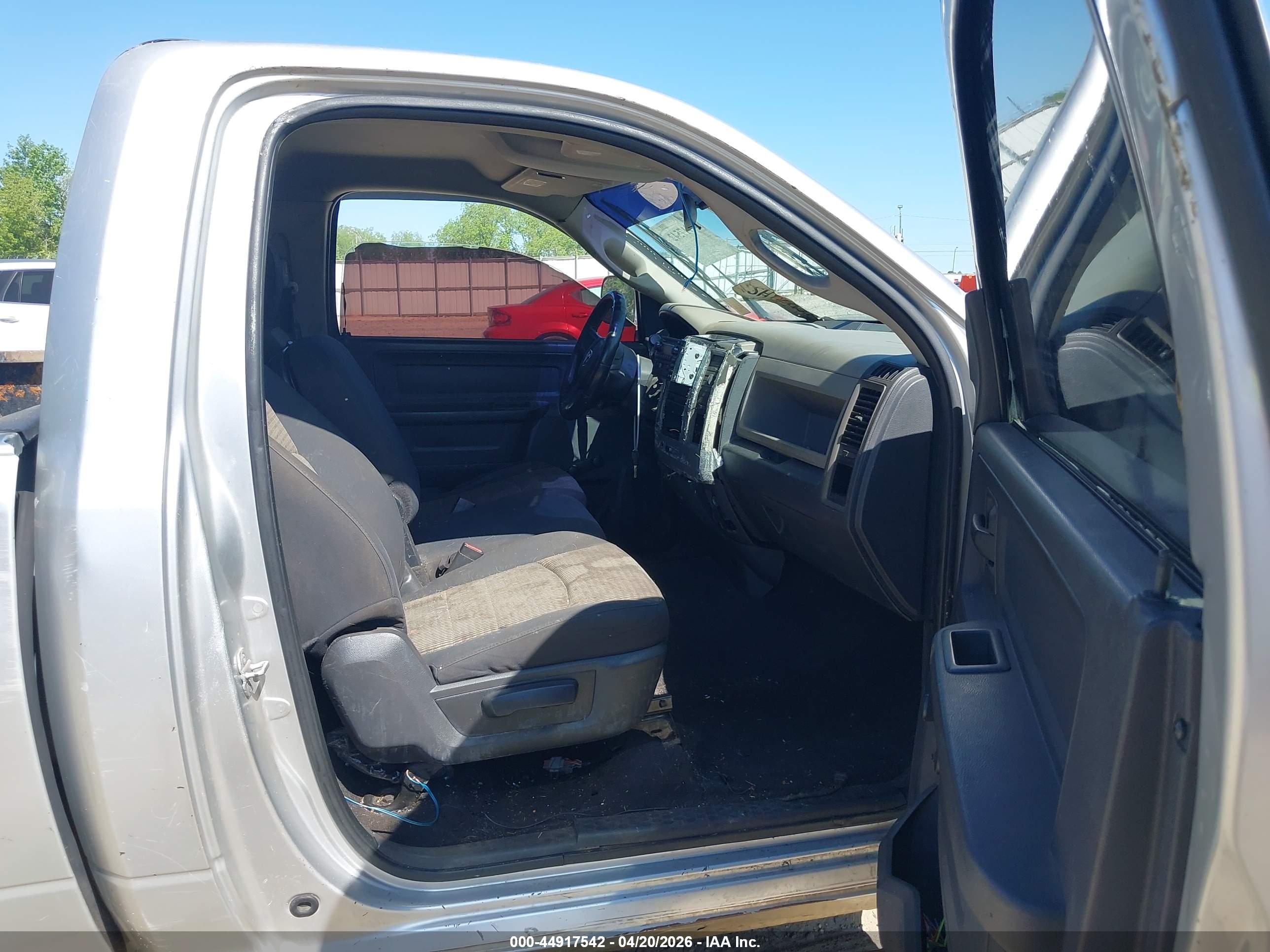 DODGE RAM image 5