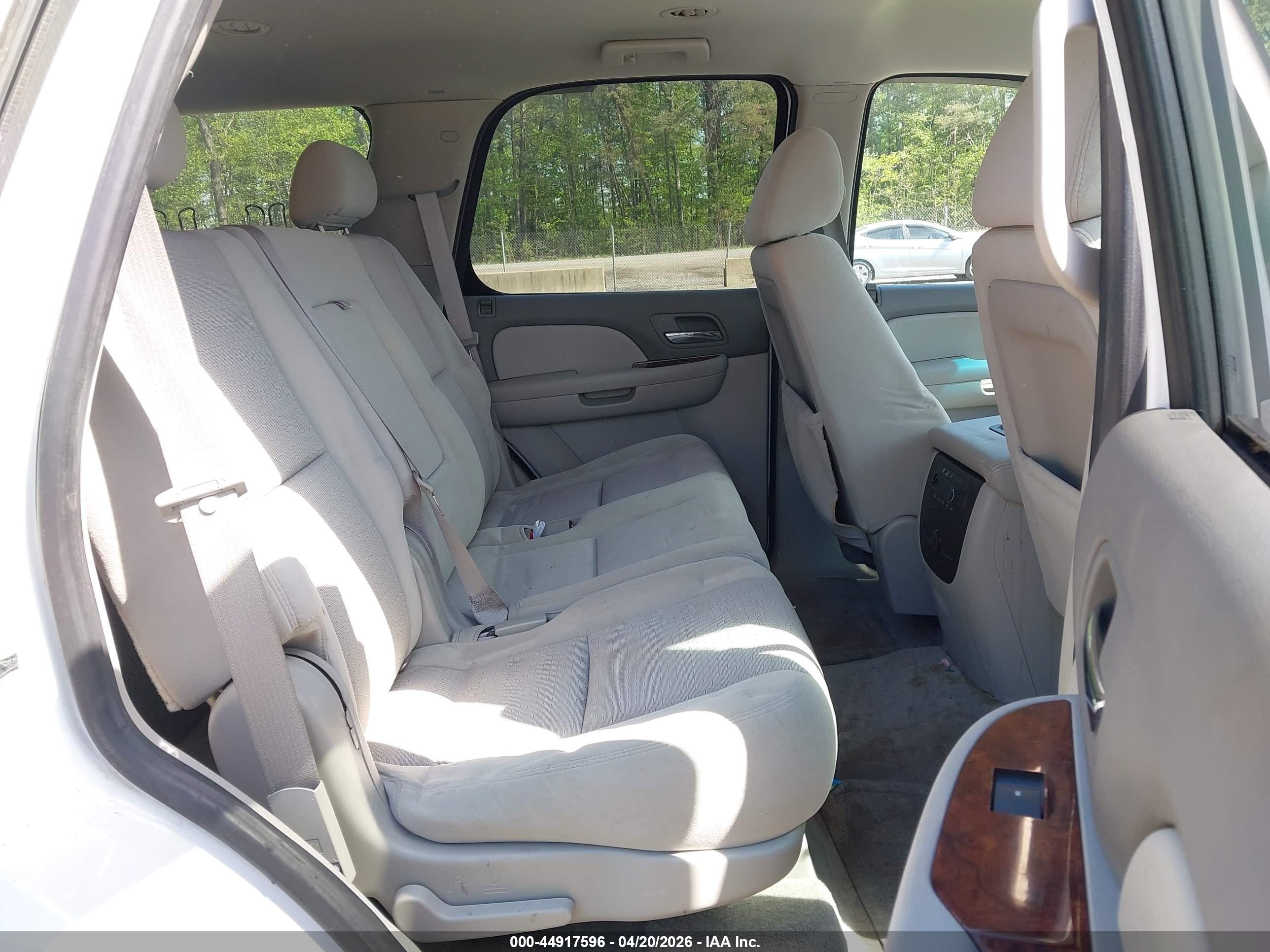 CHEVROLET TAHOE image 8