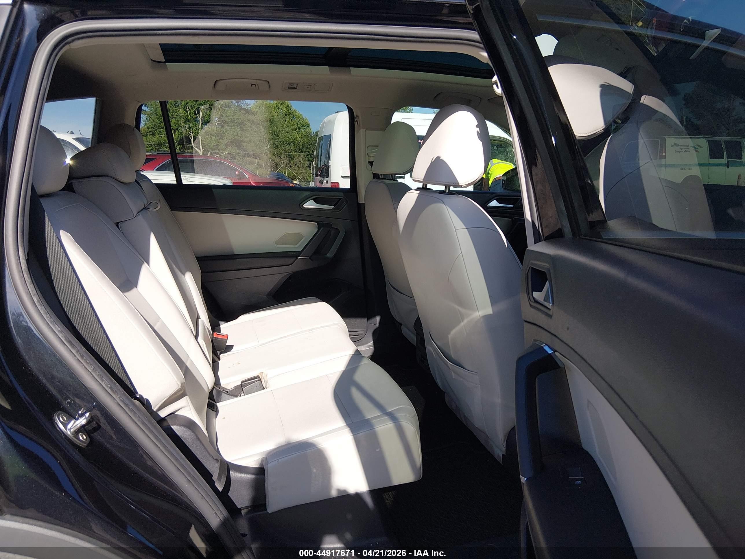 VOLKSWAGEN TIGUAN image 8