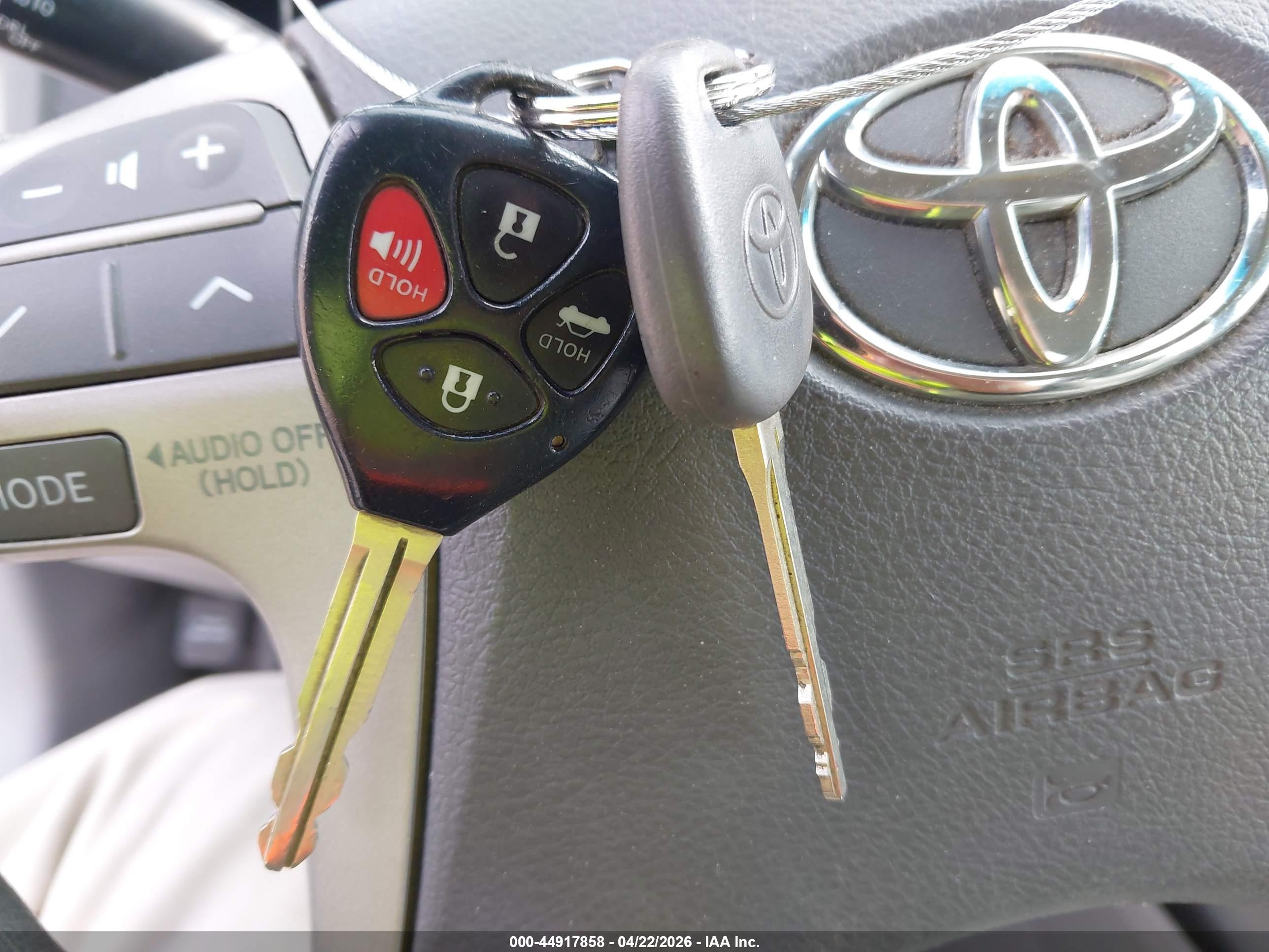 TOYOTA CAMRY image 11