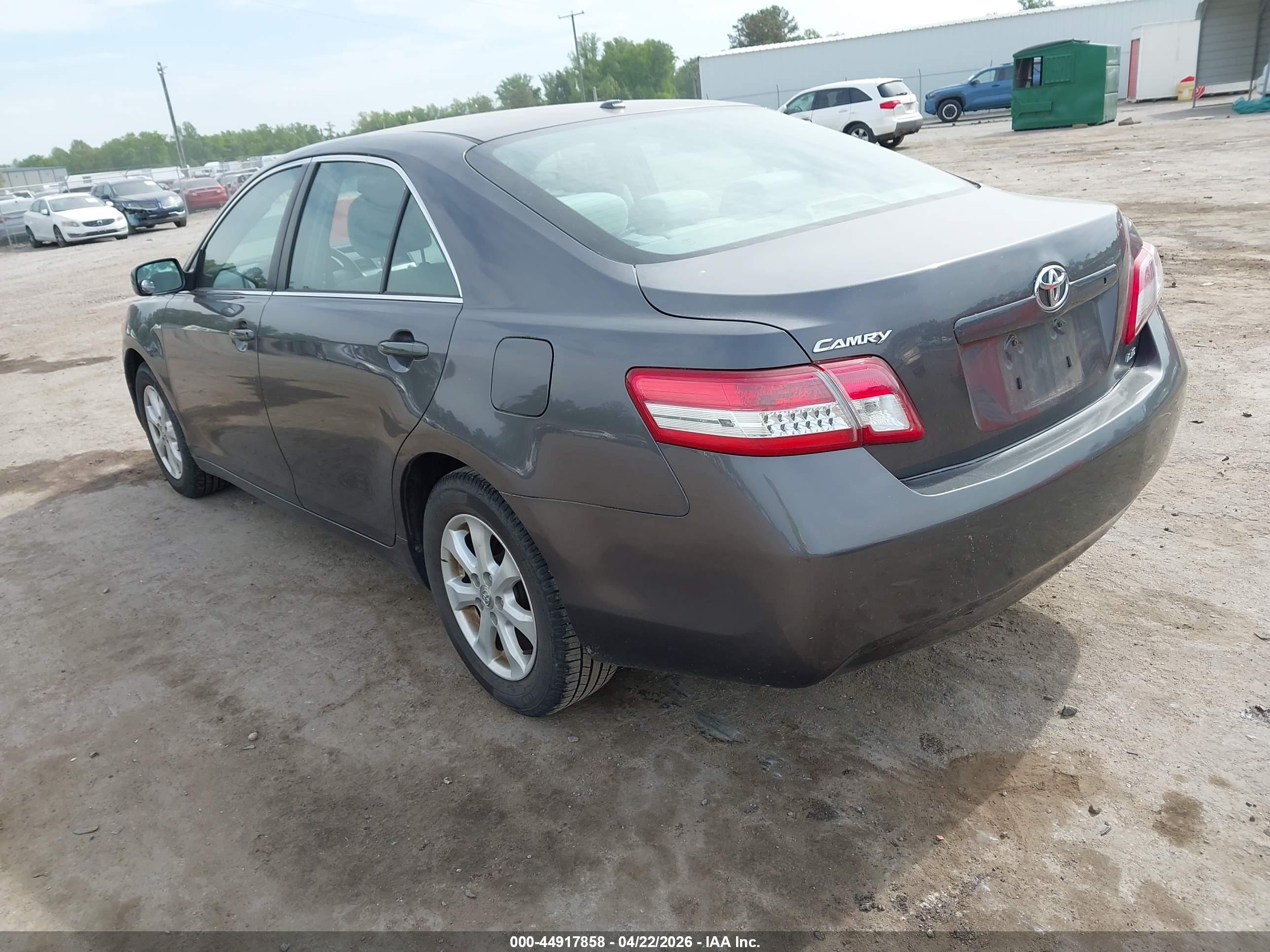 TOYOTA CAMRY image 3